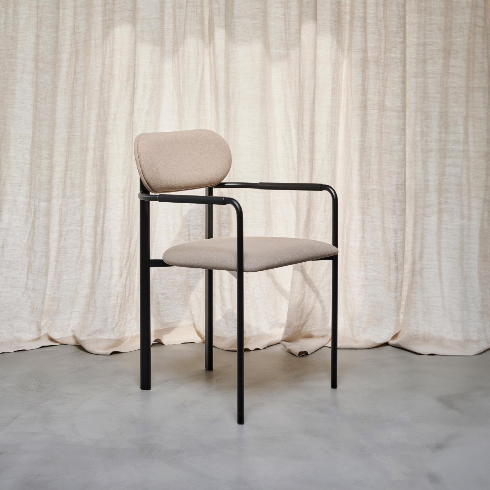 Design modern dining chair | Oblique Dining Chair Upholstered with Armrest Blue cyber royalblue47 | Studio HENK| 