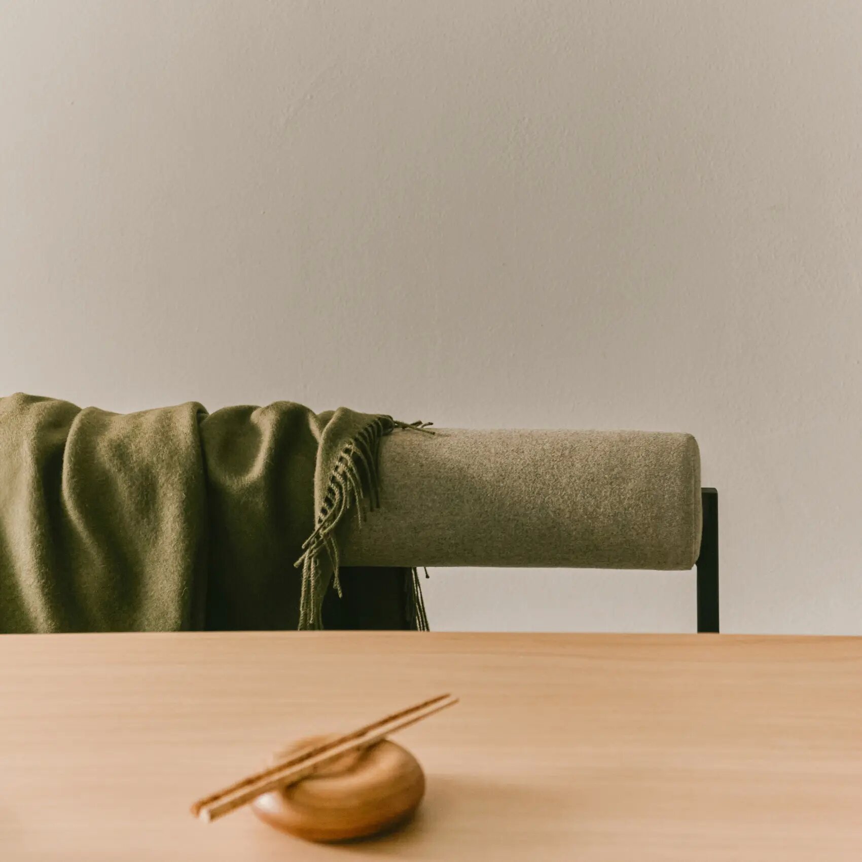 Design modern dining chair | Bolster dining bench 120 Beige dream linen110 | Studio HENK | 