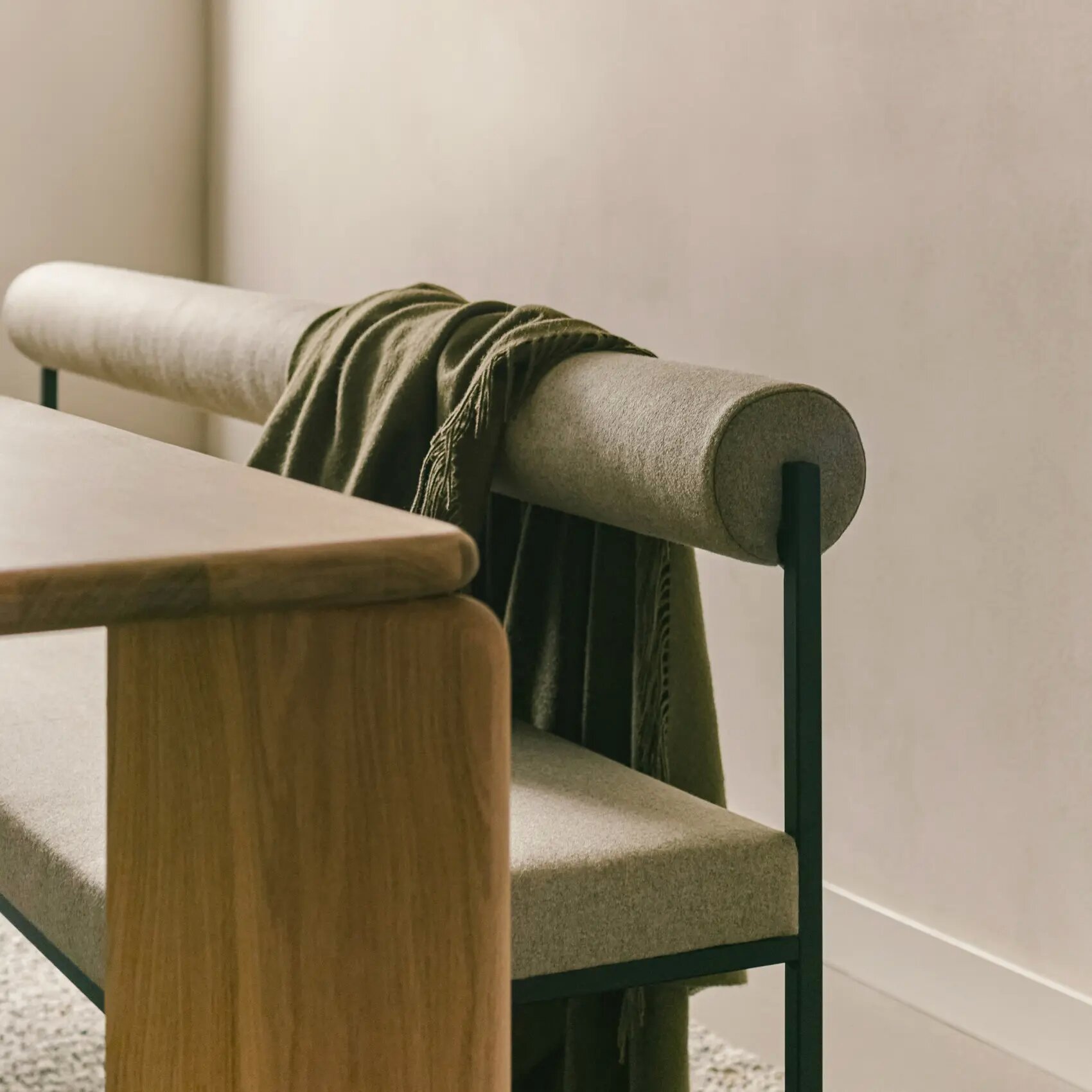 Design modern dining chair | Bolster dining bench 120 Beige dream linen110 | Studio HENK | 