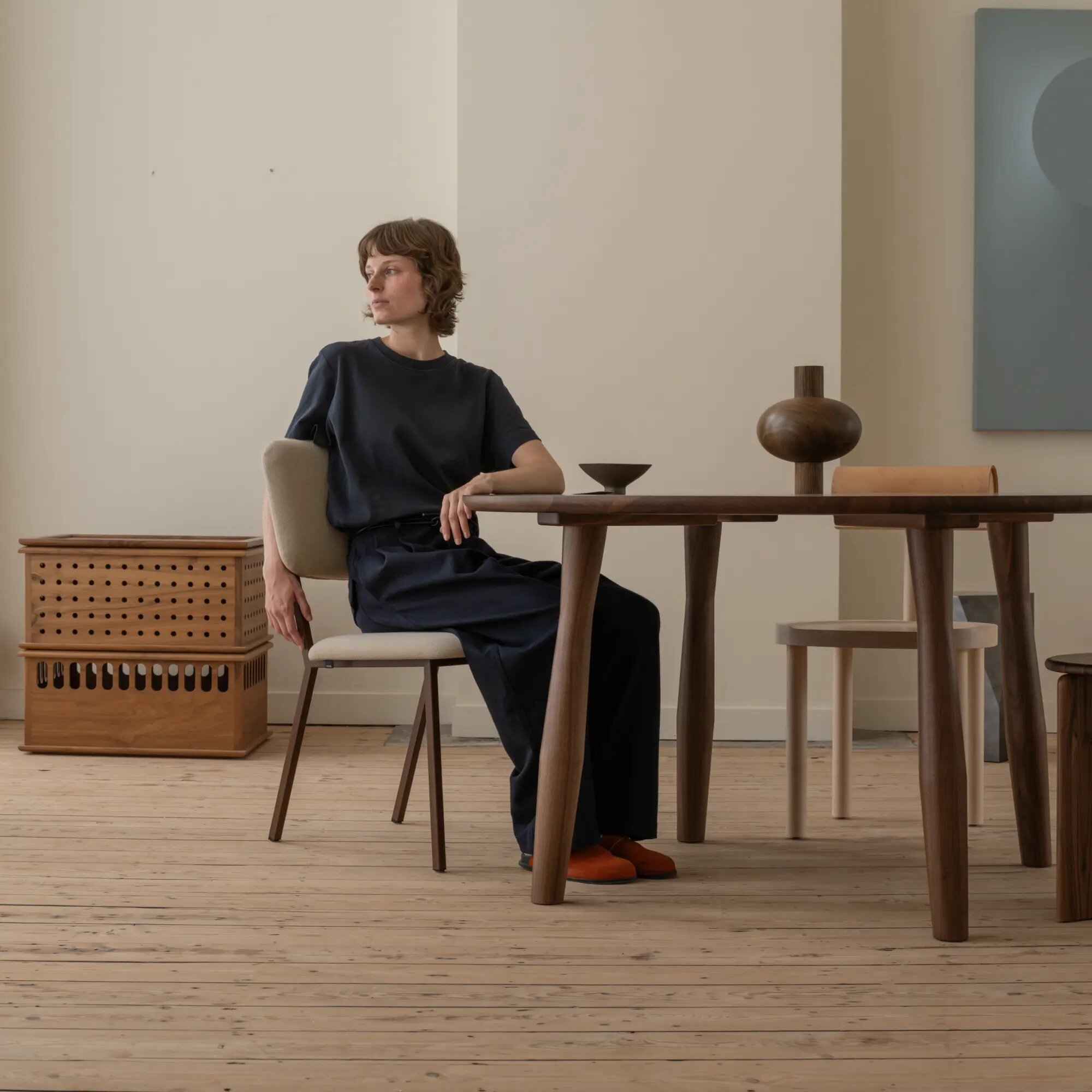 Ronde Design dining table | Dansk Quadpod  Walnut naturel lacquer | Walnut naturel lacquer | Studio HENK | 