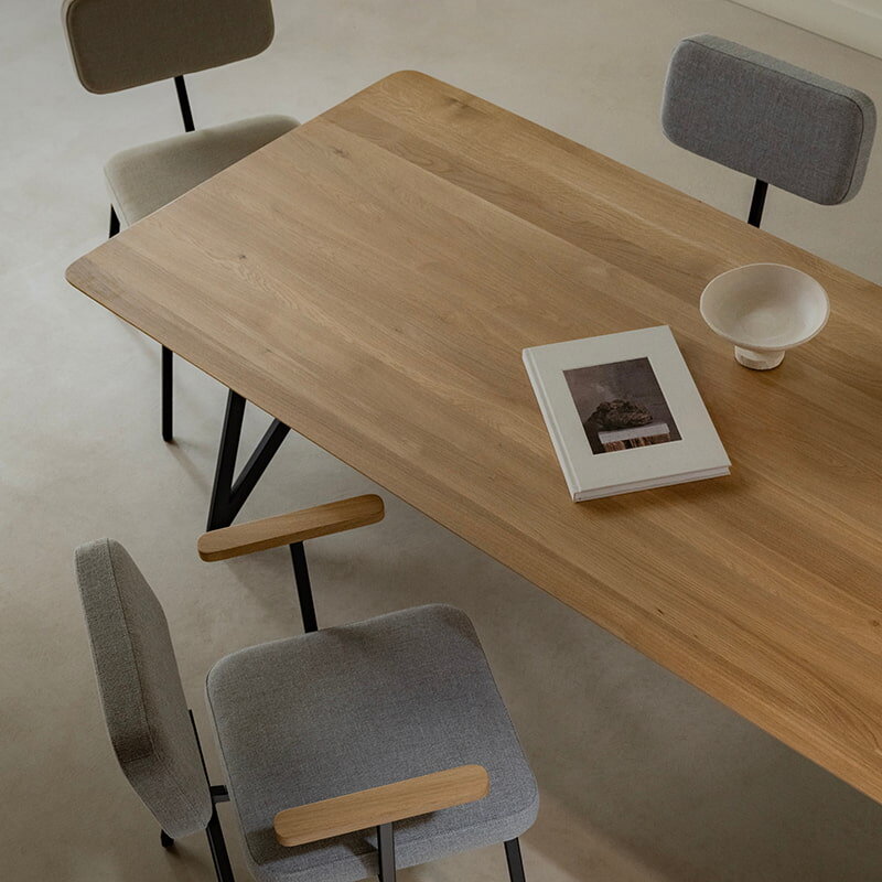 Rectangular Design dining table | Butterfly Steel black powdercoating | Oak natural lacquer  | Studio HENK| 