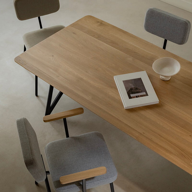 Rectangular Design dining table | Butterfly Steel black powdercoating | Oak black lacquer | Studio HENK| 