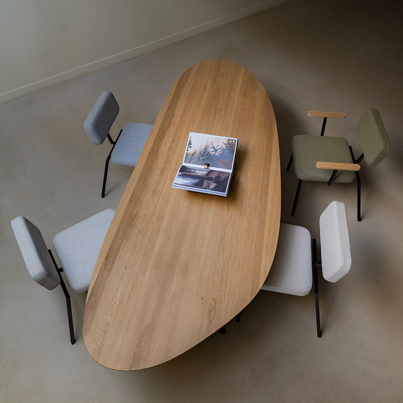Blob Design dining table | Butterfly Steel black powdercoating | HPL Unilin Dark ecru | Studio HENK| 