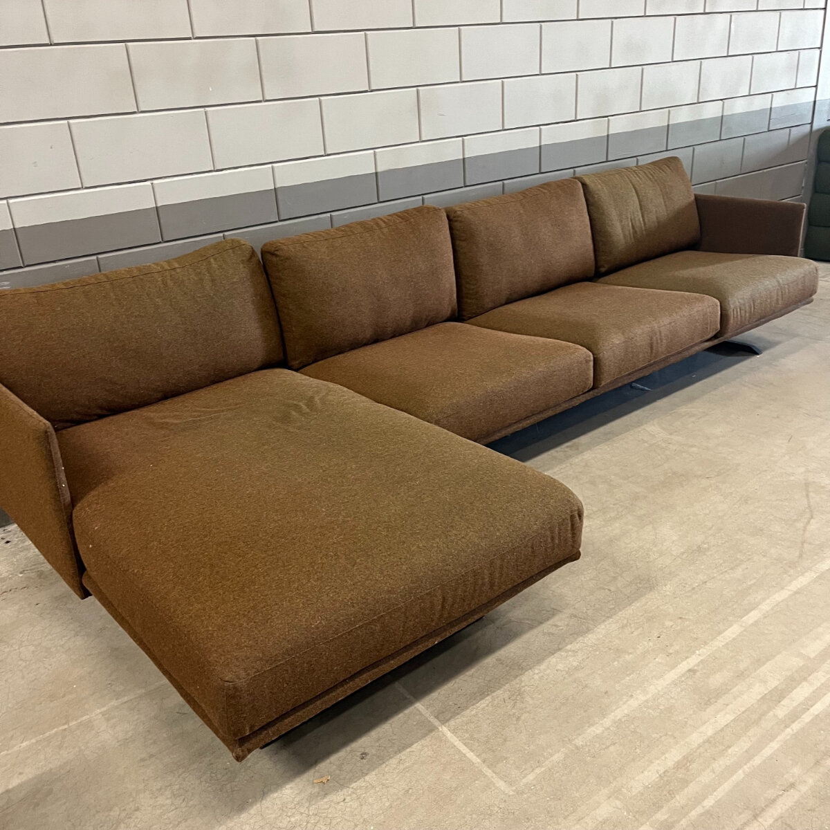 Design modern sofa | Modulo sofa 3,5 seater arm left 1 facet rust29 | Studio HENK | 