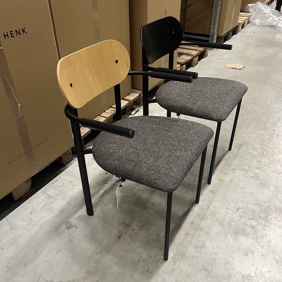 Design modern dining chair | Oblique Dining Chair with Armrest Brown hemp plough01 | Studio HENK | 
