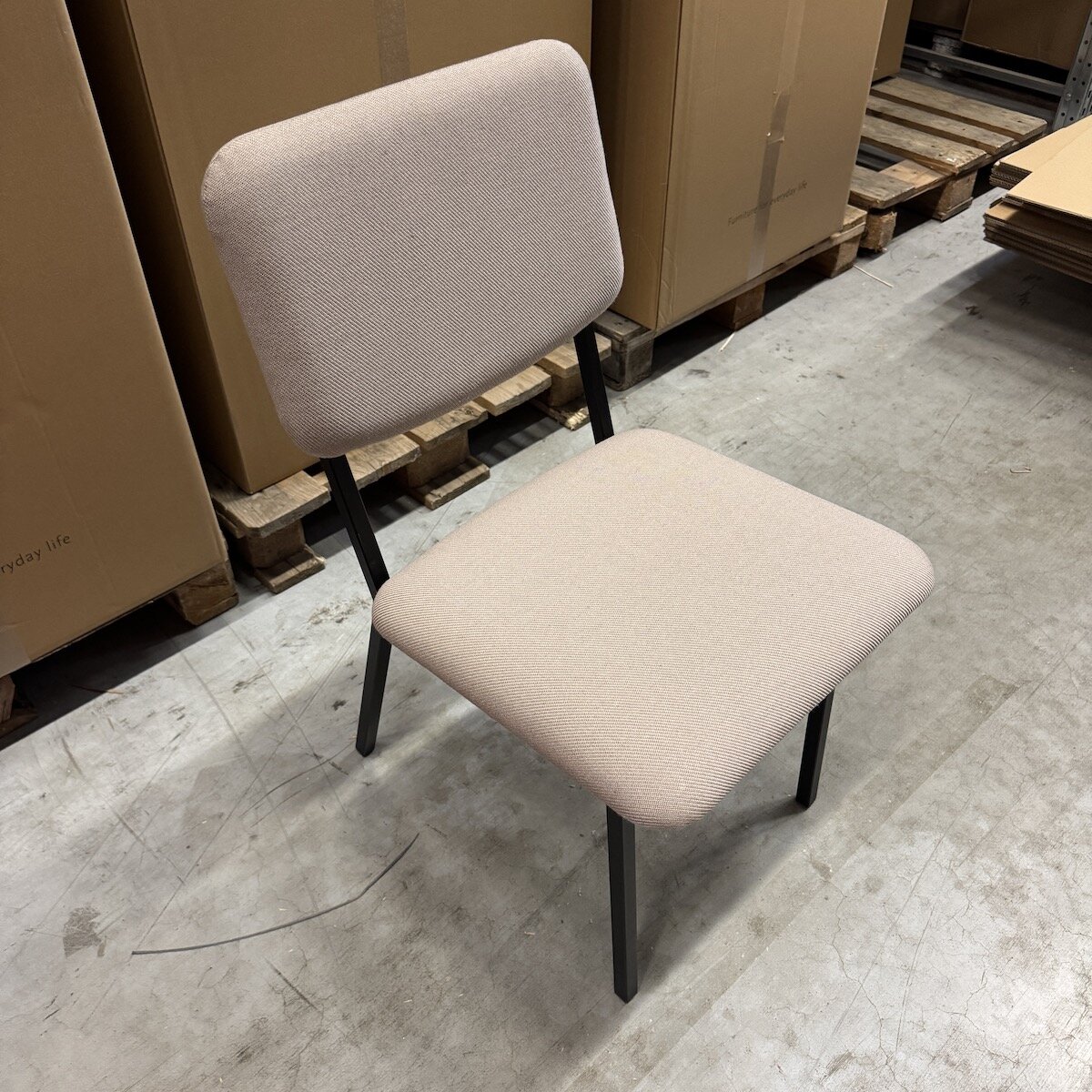 Design modern dining chair | Co Chair without armrest Light Grey twillweave 120 | Studio HENK | 