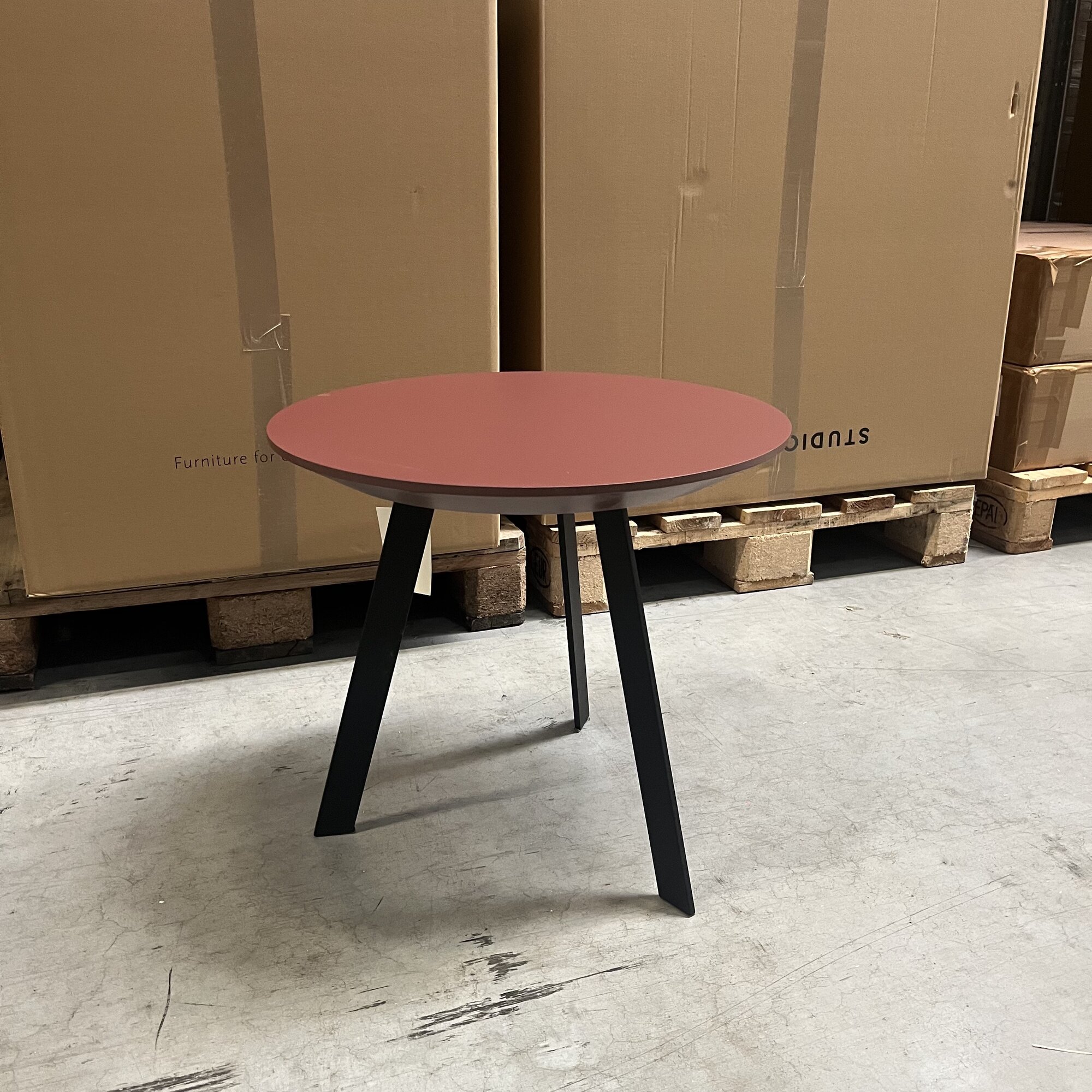 Design Coffee Table | New Co Coffee Table 50 Round Black | HPL Fenix rosso jaipur | Studio HENK | 
