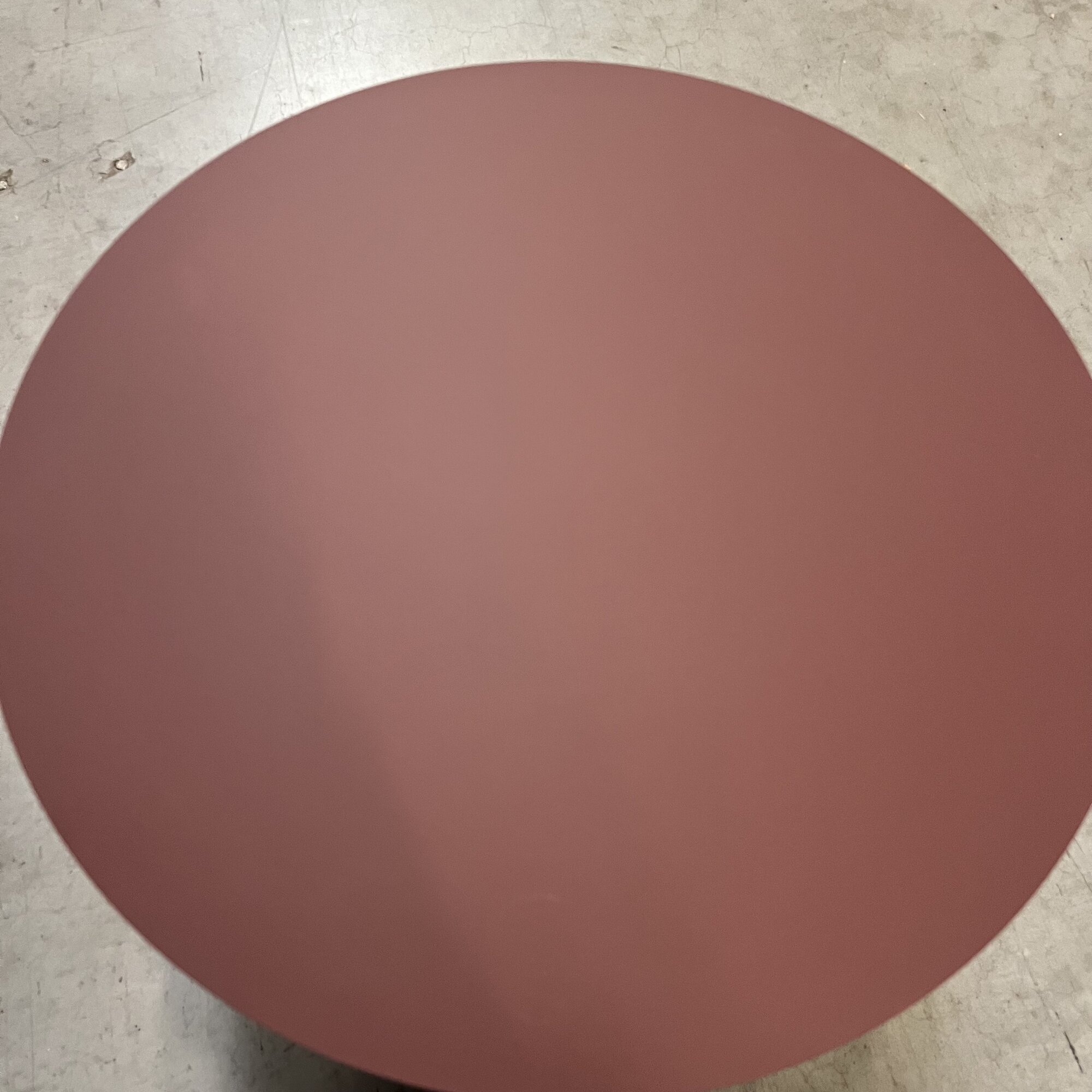 Design Coffee Table | New Co Coffee Table 50 Round Black | HPL Fenix rosso jaipur | Studio HENK | 