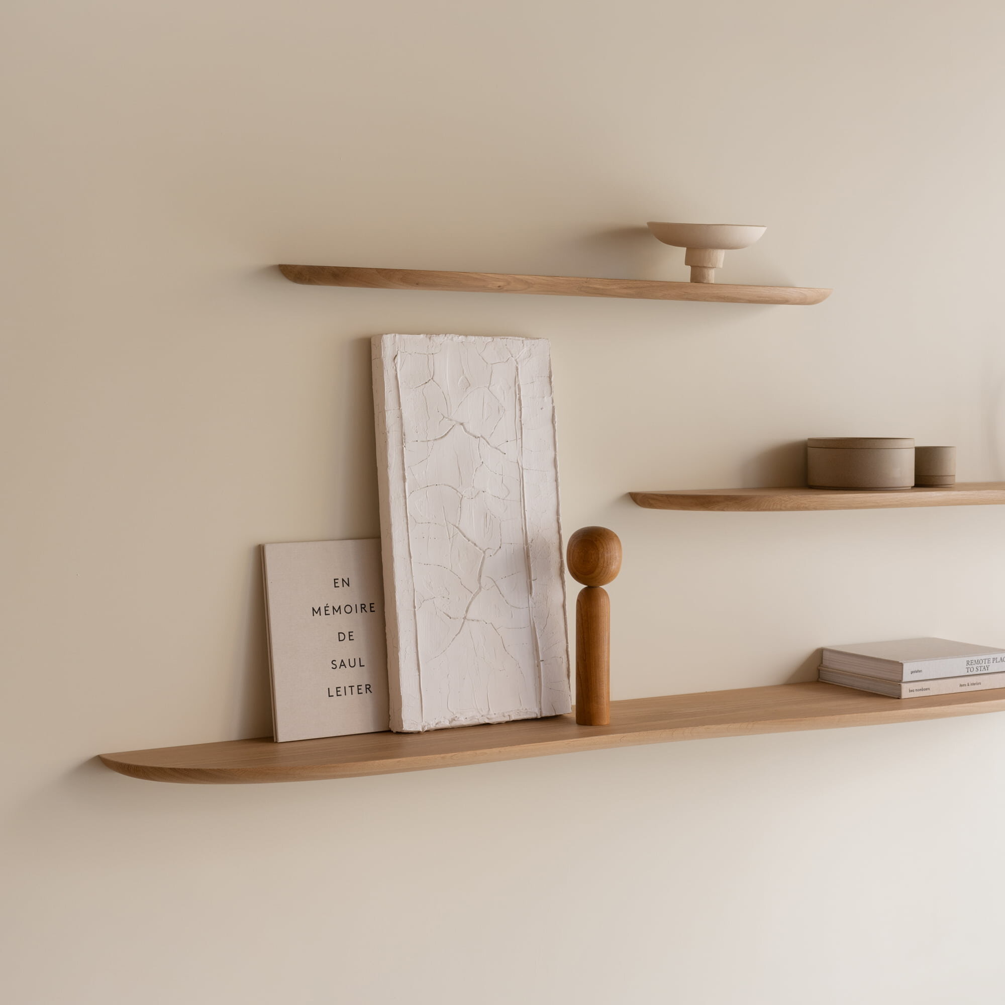 Design shelf | Blob shelf L Left Oak natural lacquer Radius | Studio HENK | 
