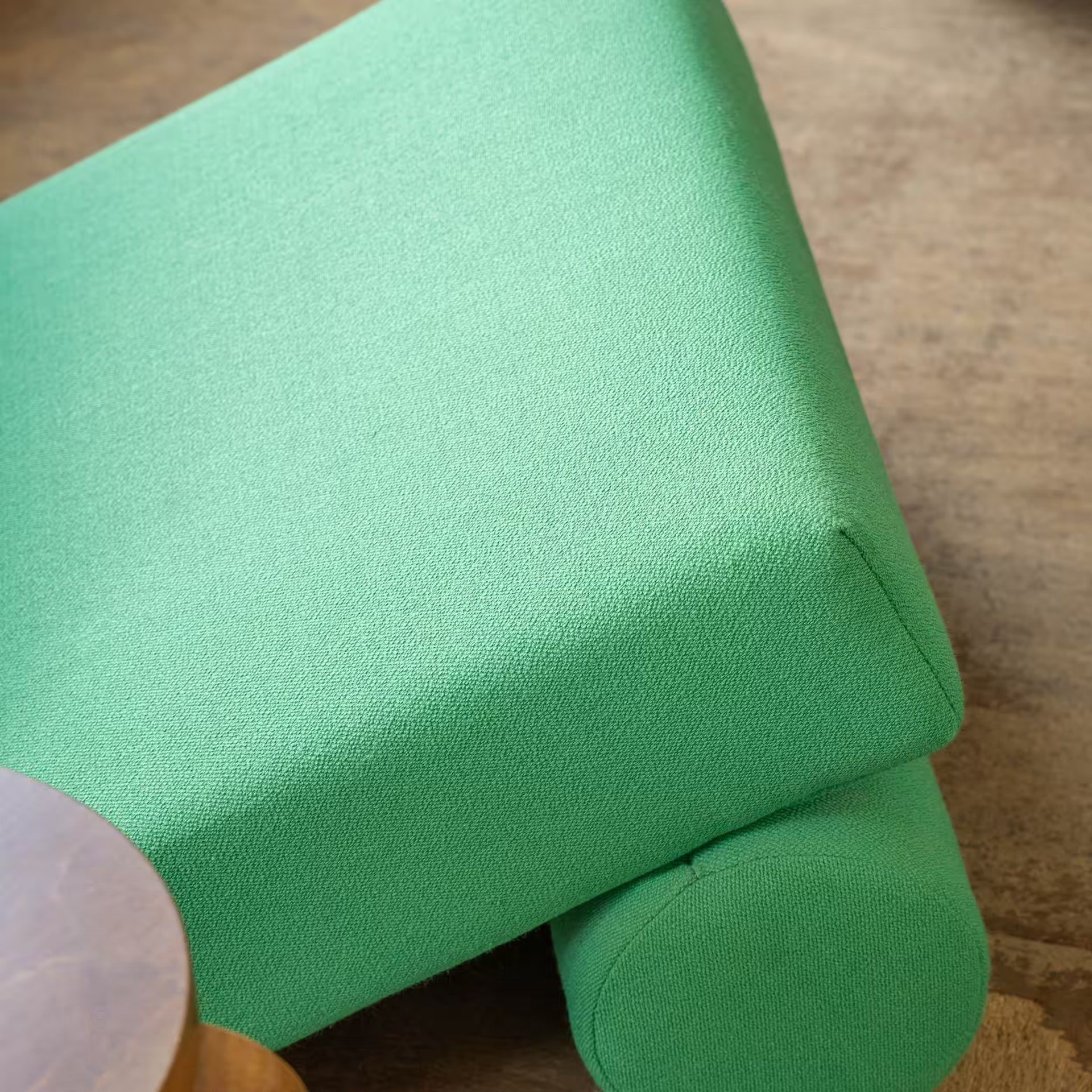 Lean armchair