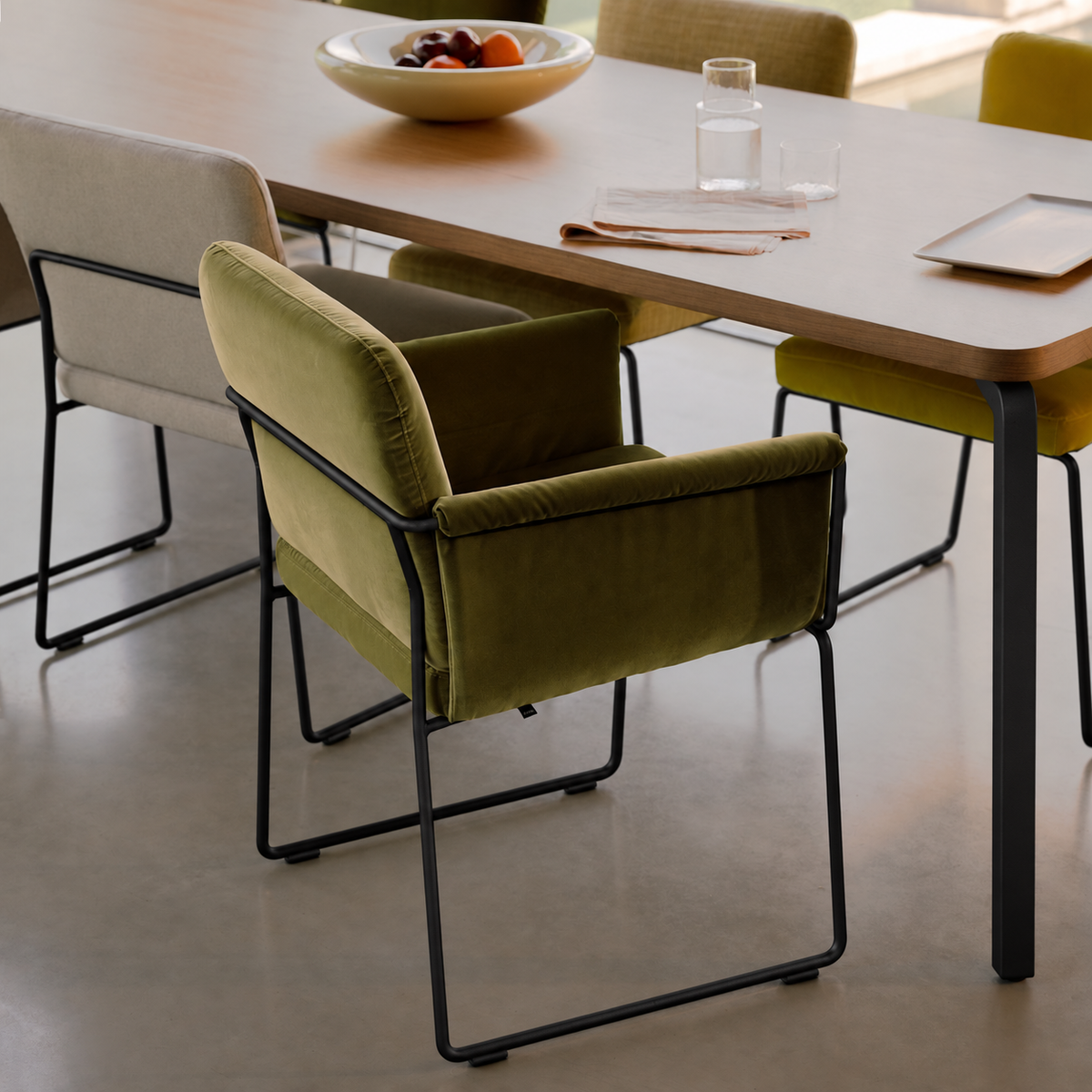 Arc tafel zwart, eiken naturel lak rechthoekig