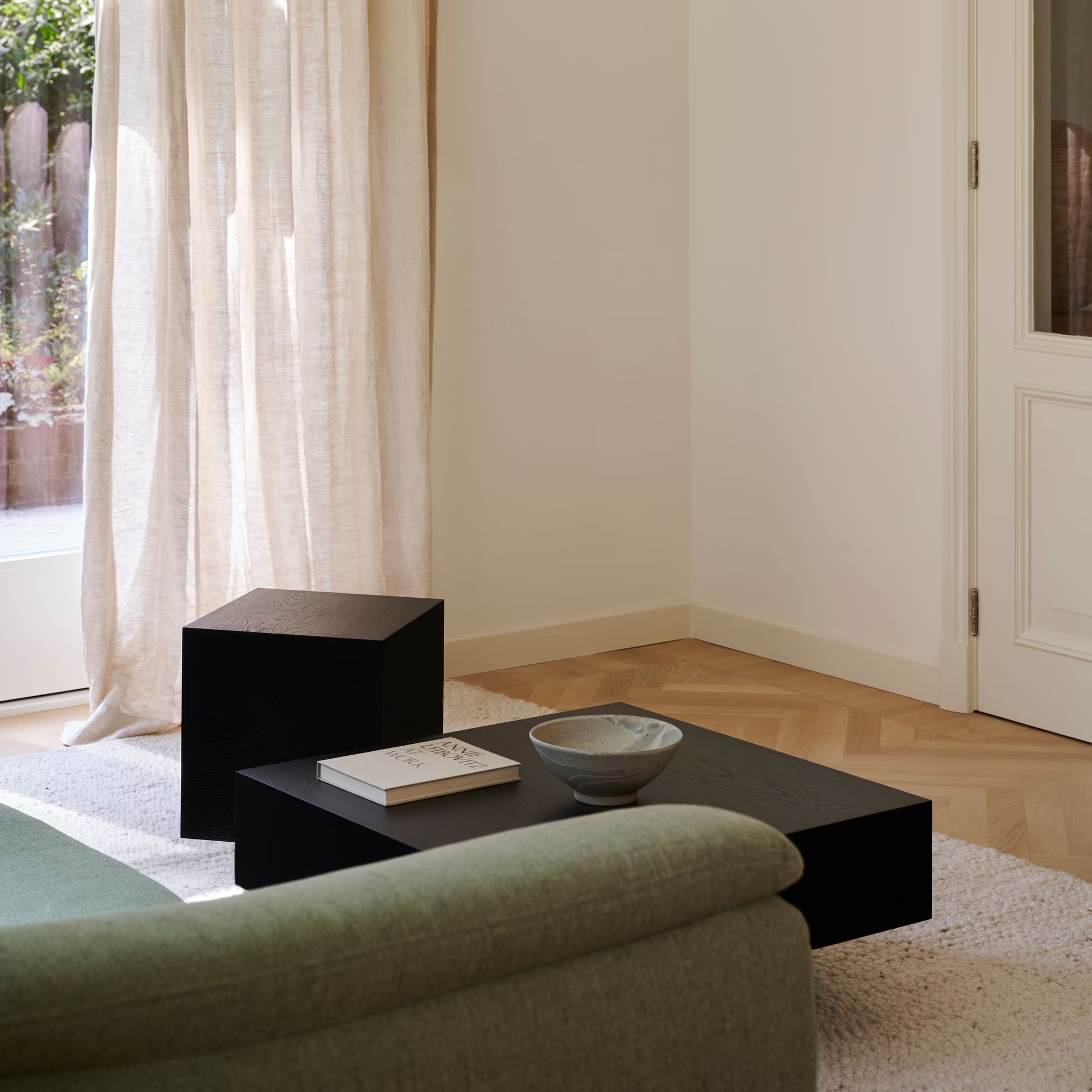 Display coffee table 35