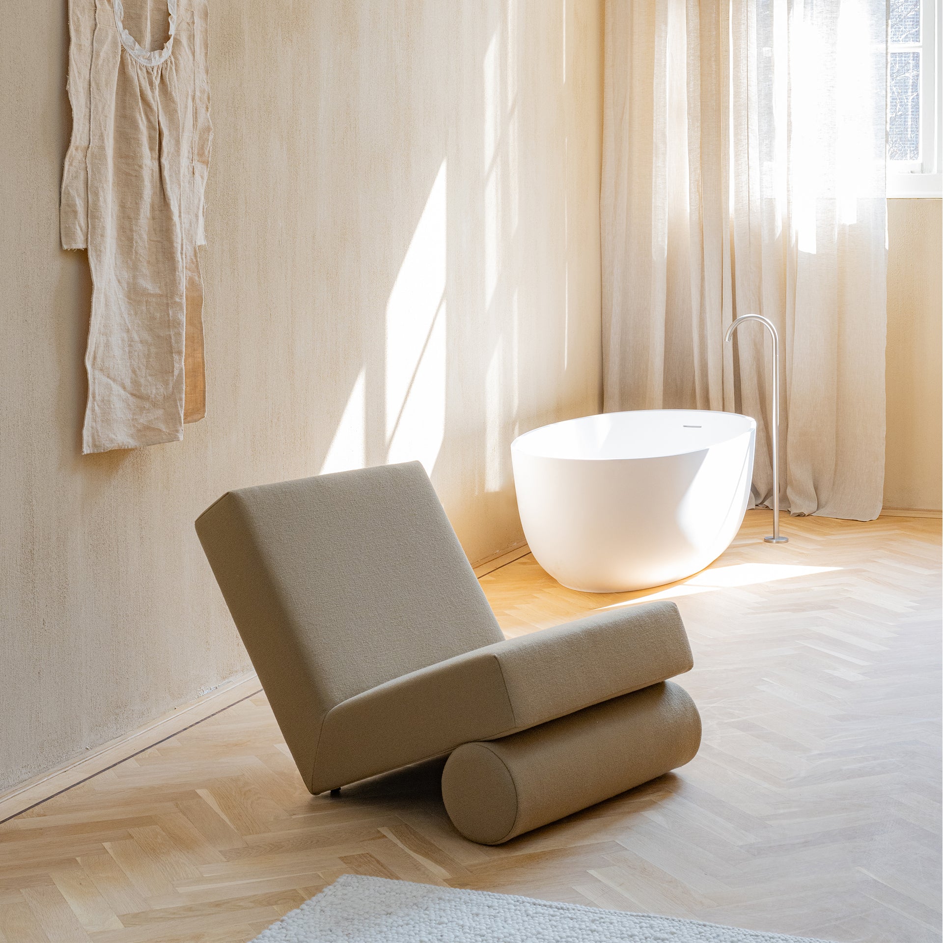 Lean armchair