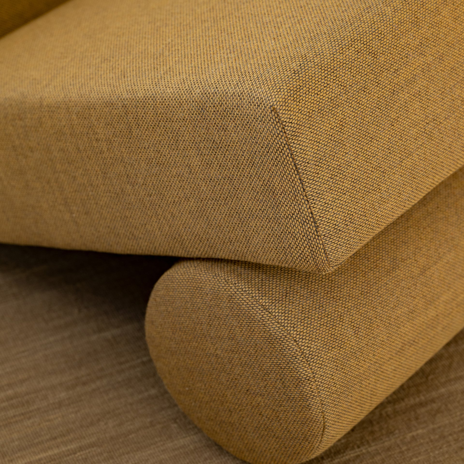 Lean armchair