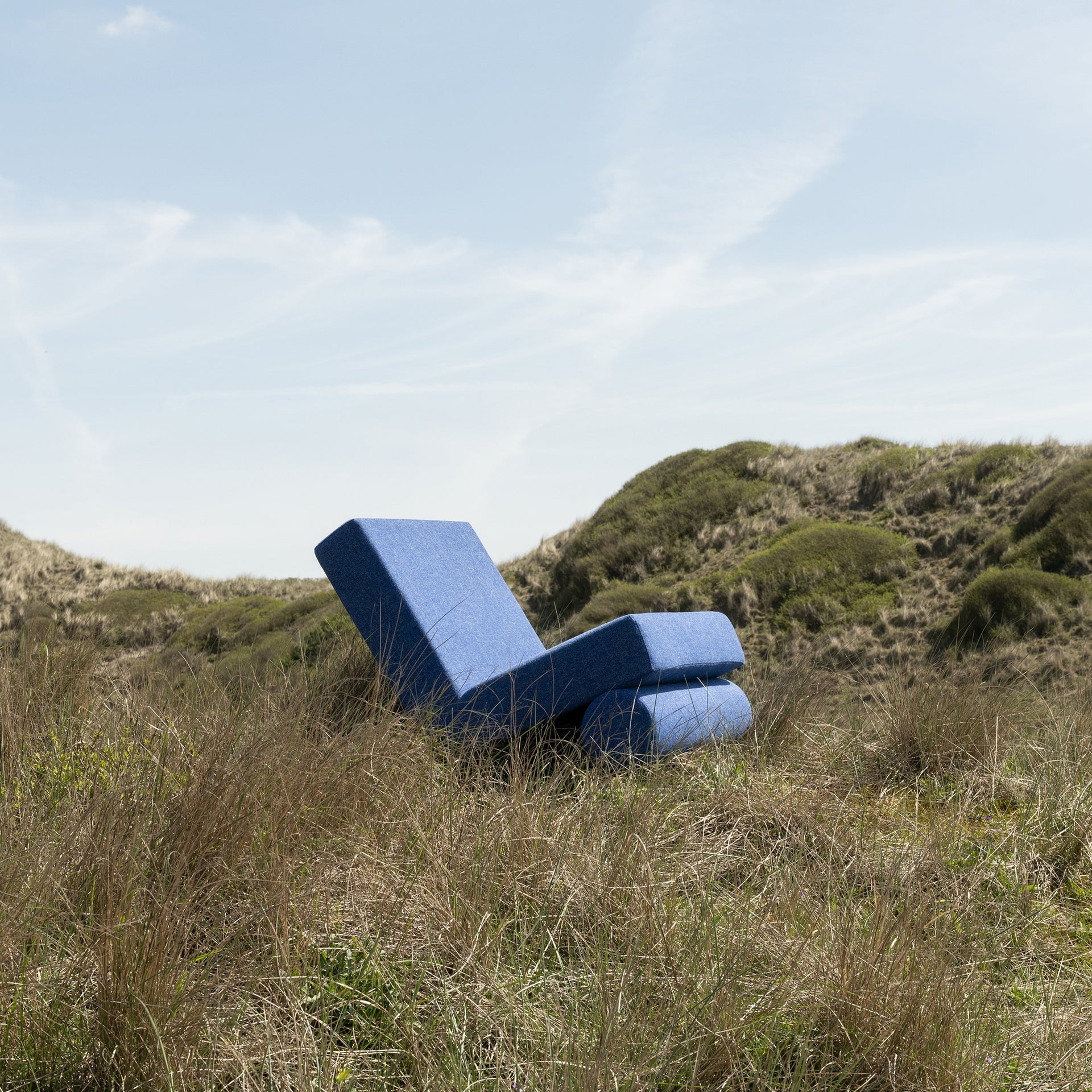 Lean armchair