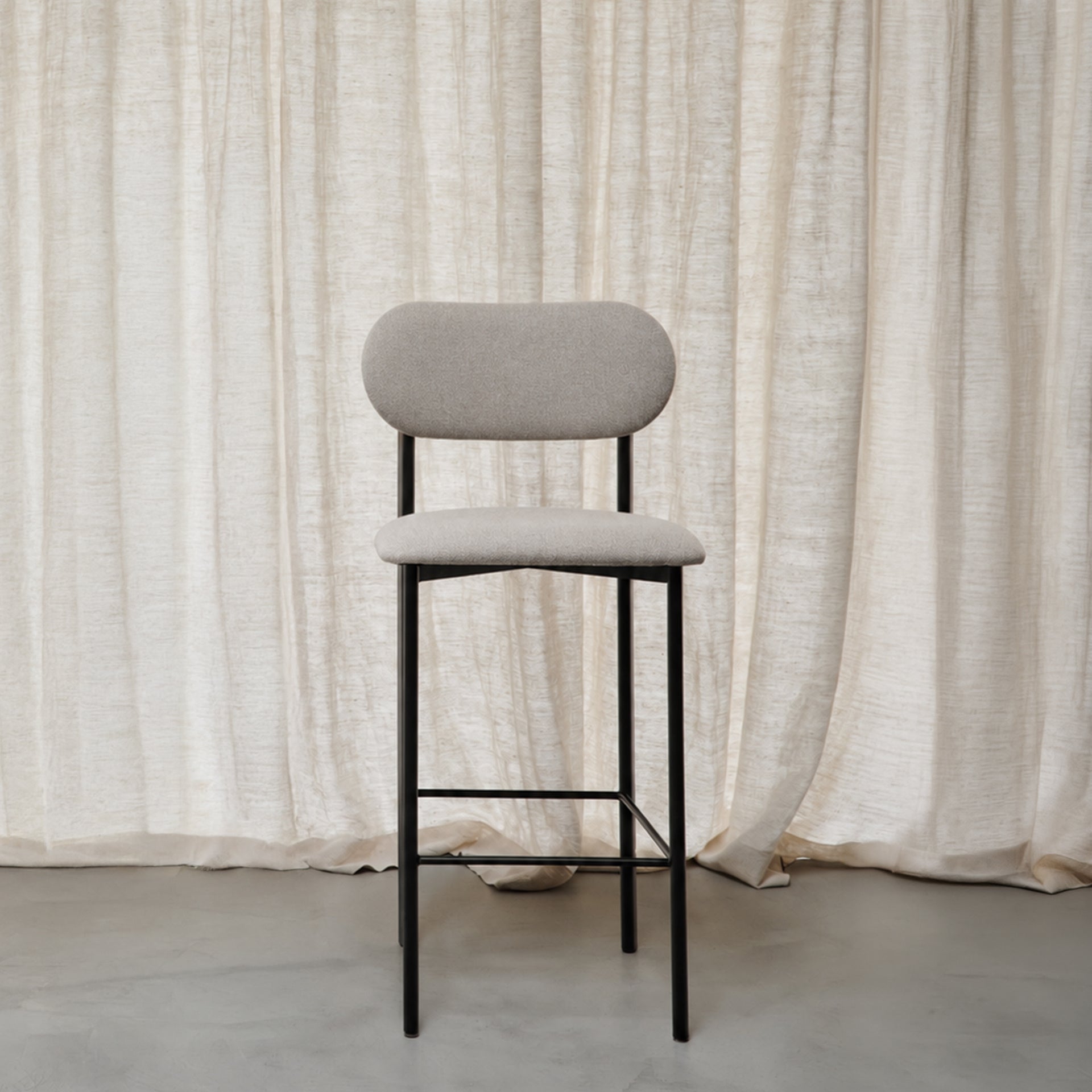 Oblique upholstered bar stool 650