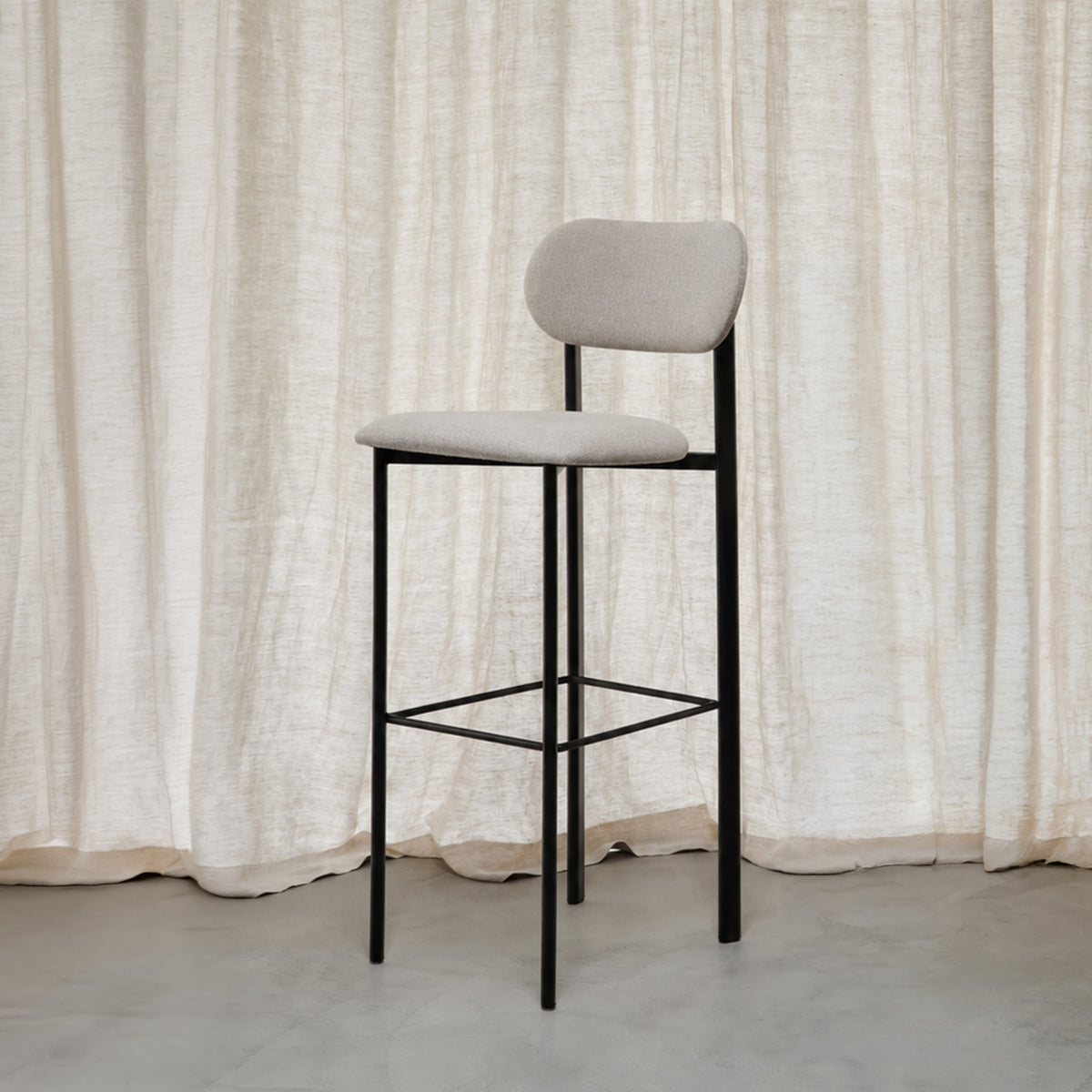 Oblique bar stool 770 upholstered