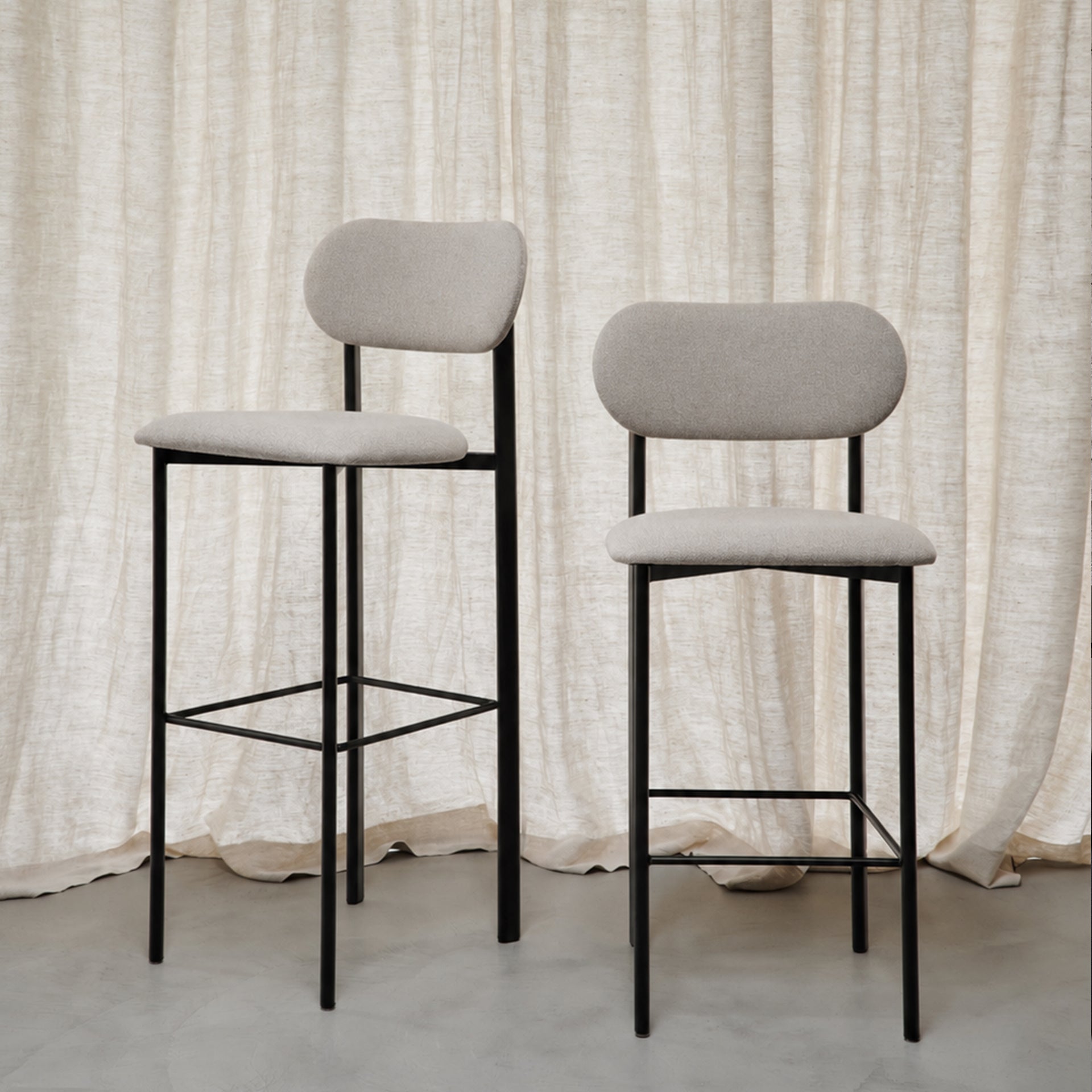 Oblique upholstered bar stool 650