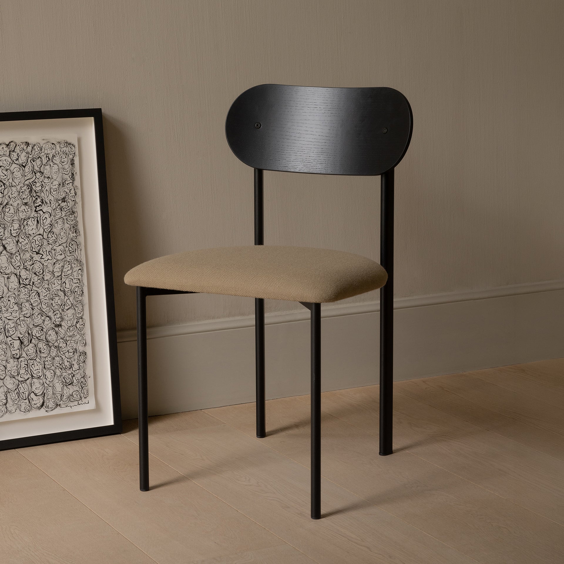 Oblique dining chair without armrests