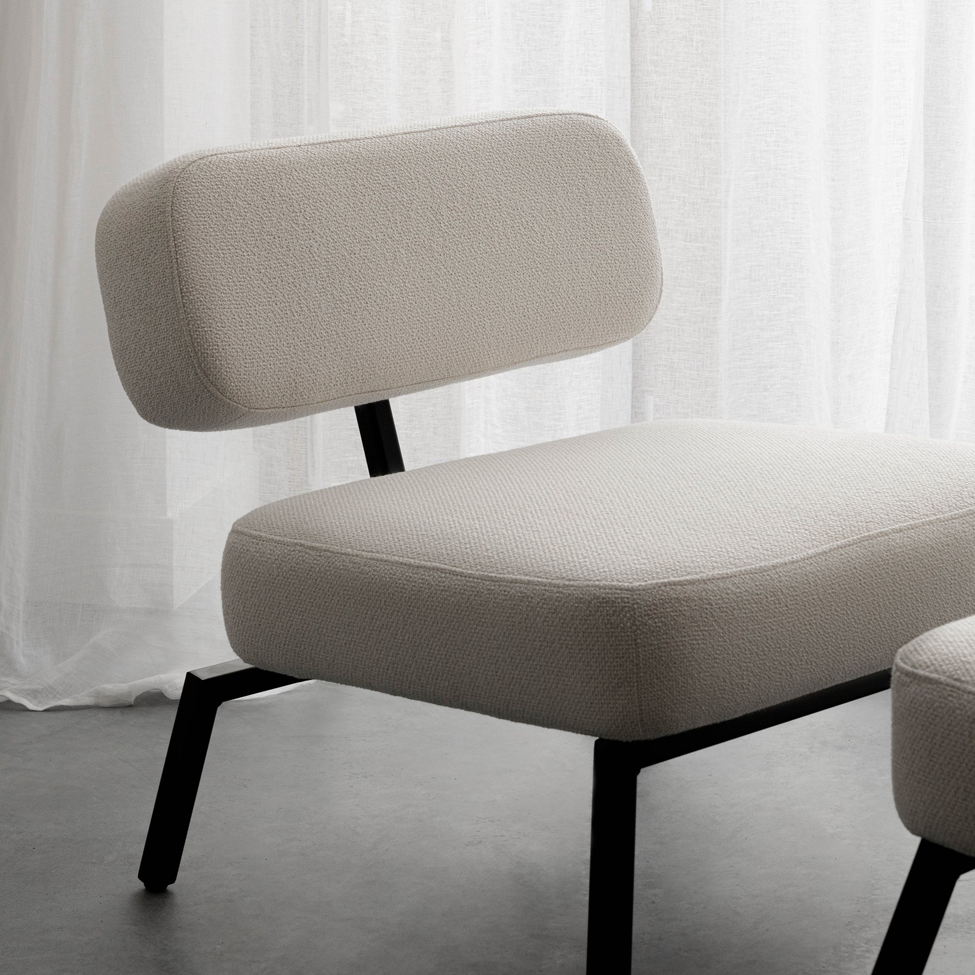 Ode armchair