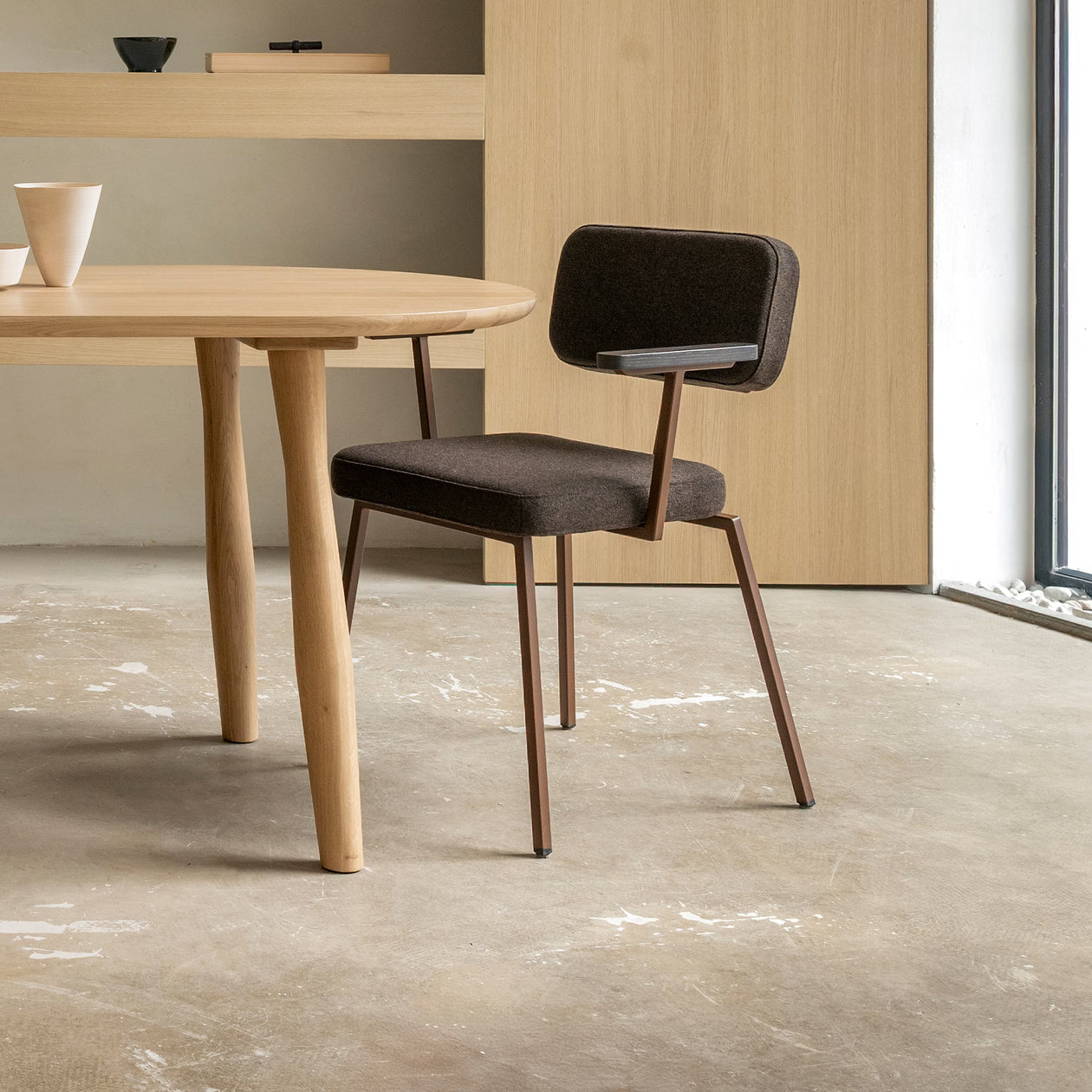 Ode dining chair with armrest