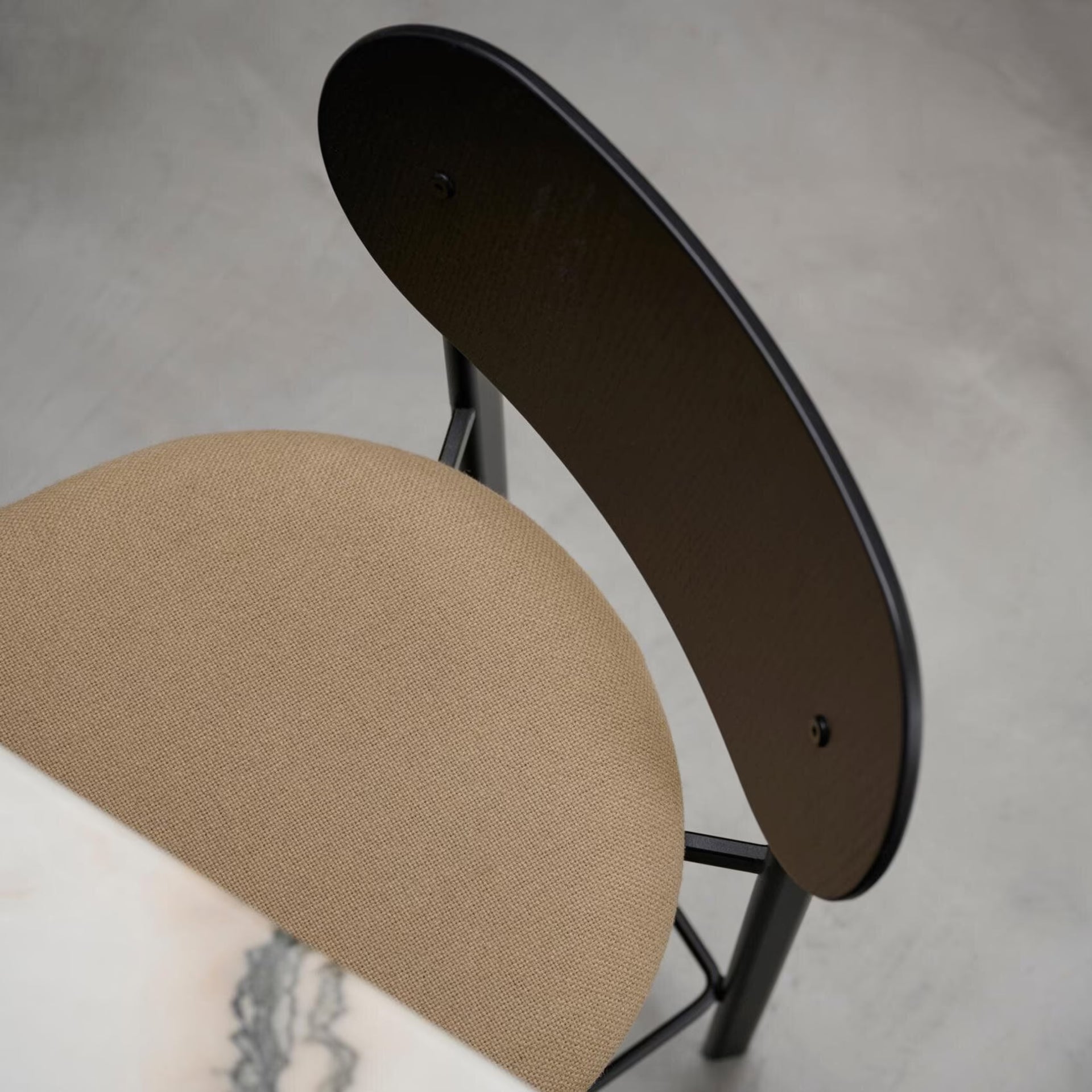 Oblique upholstered bar stool 650
