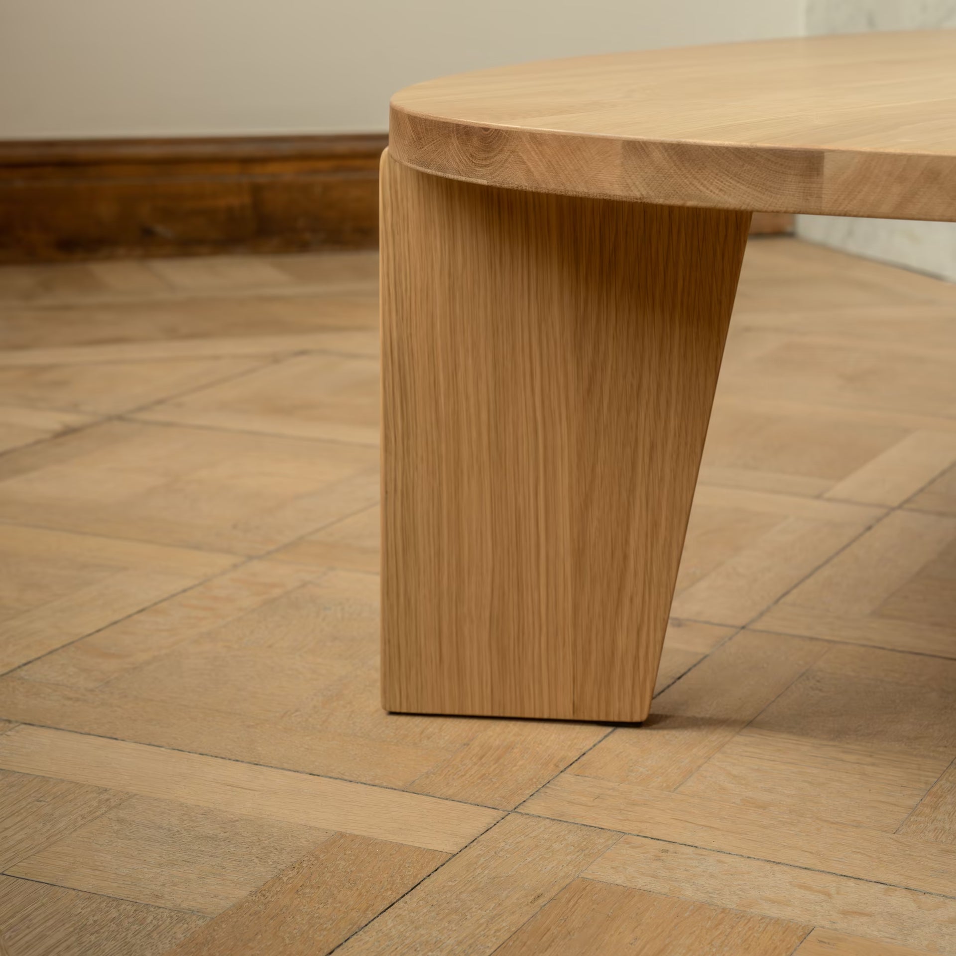 Taper coffee table