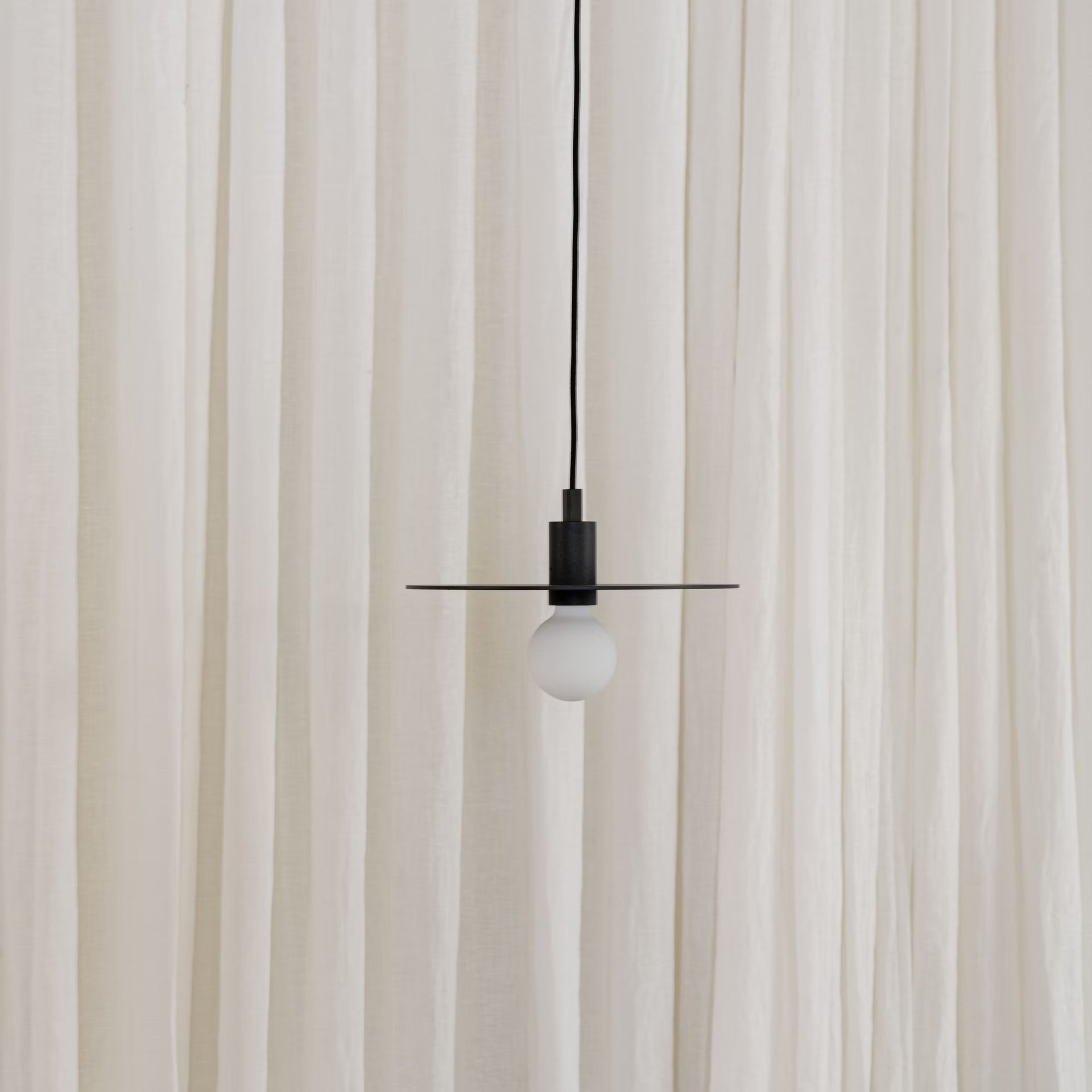 Nod pendant lamp M black