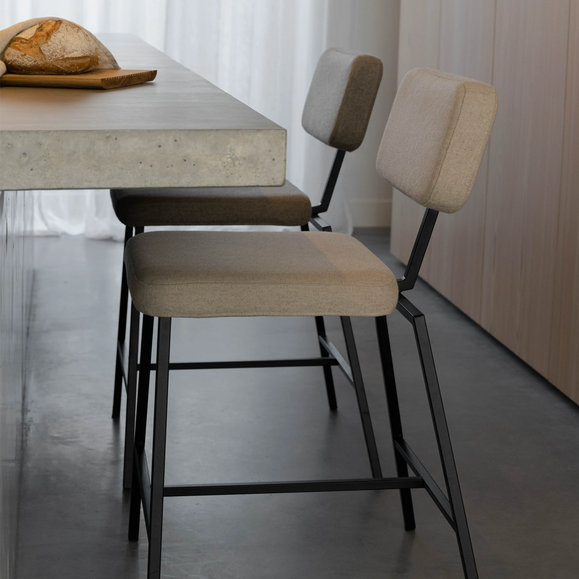 Ode bar stool 650