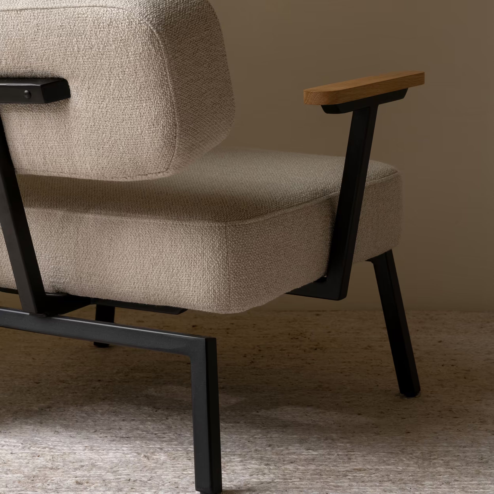 Ode armchair with armrests