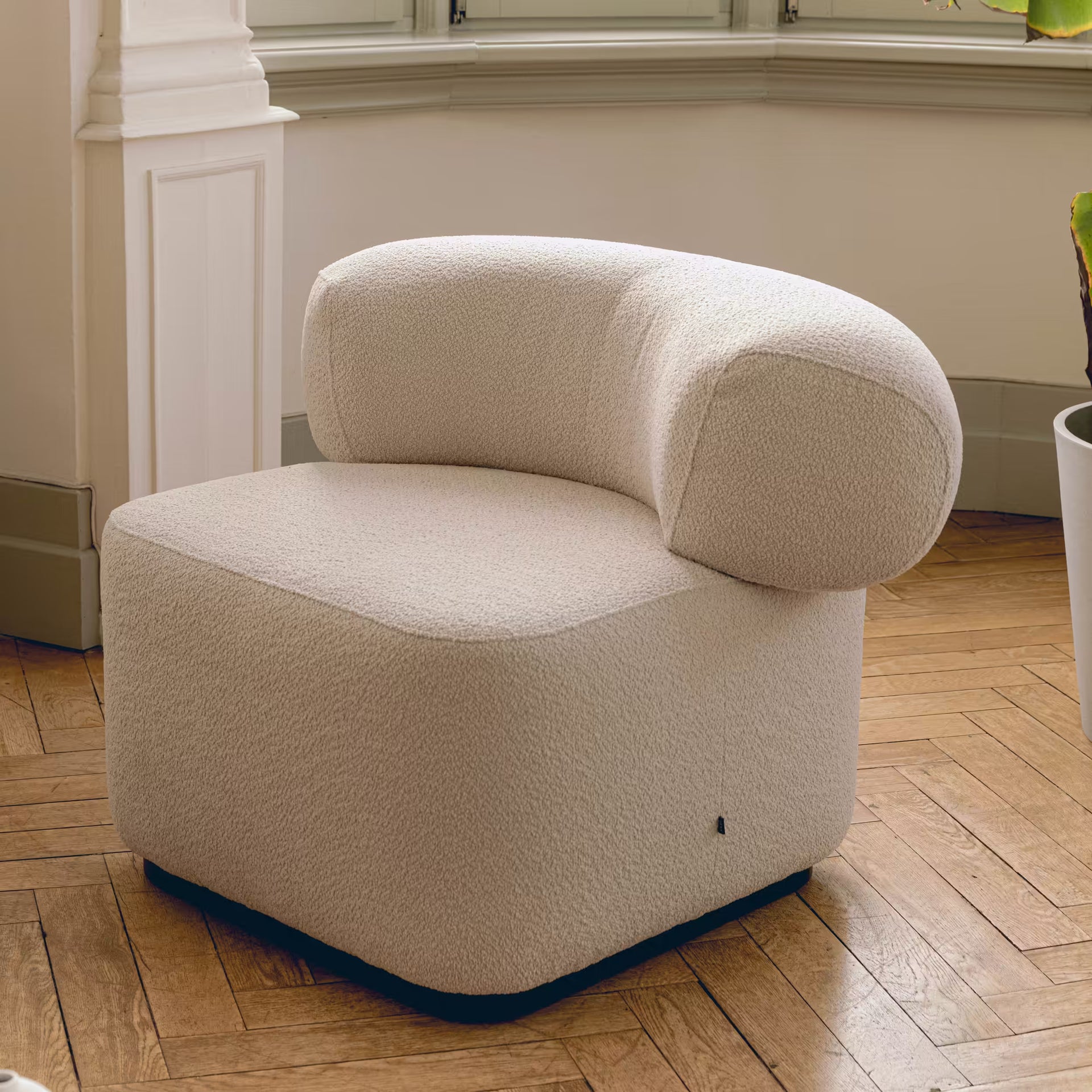 Luna armchair