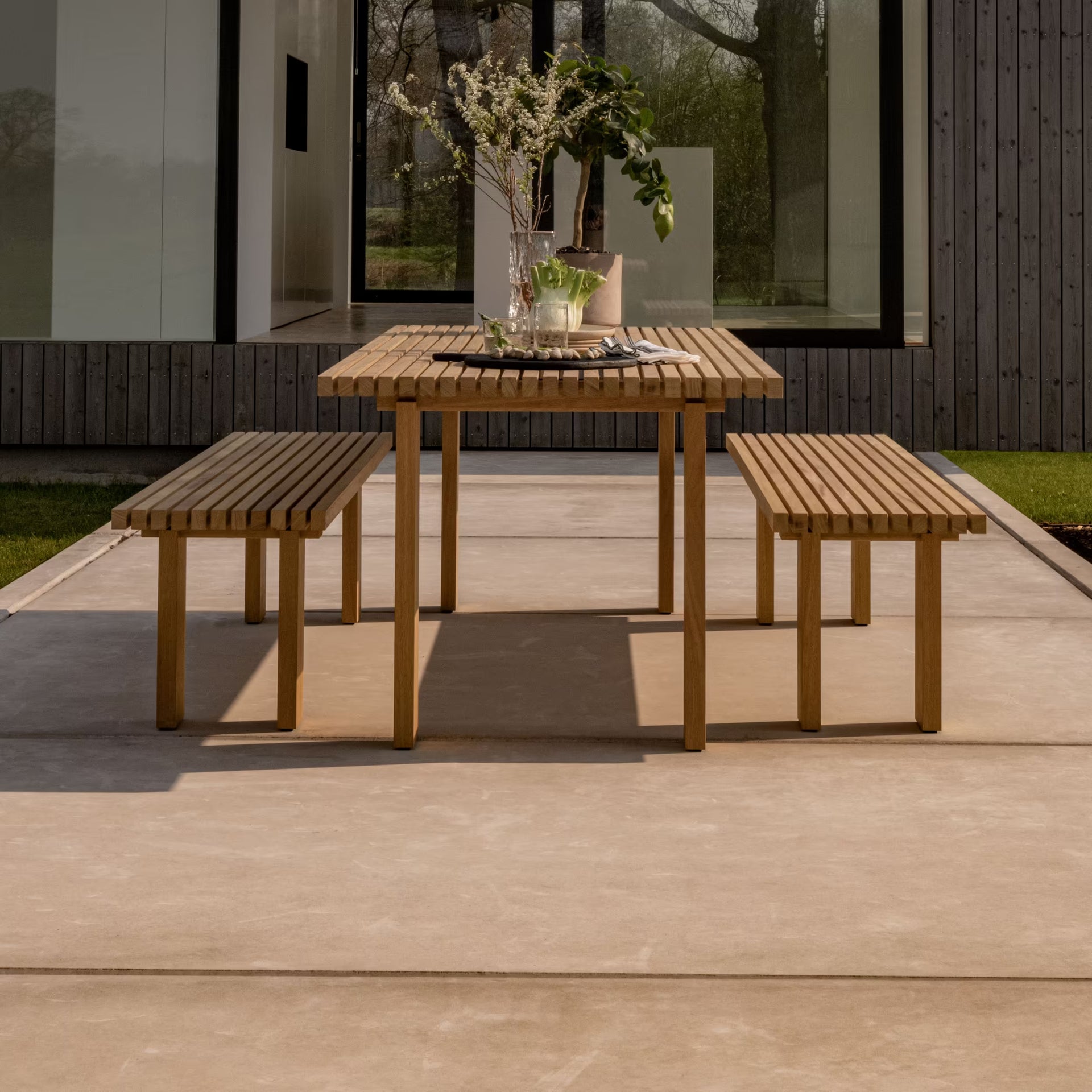 Element Outdoor table