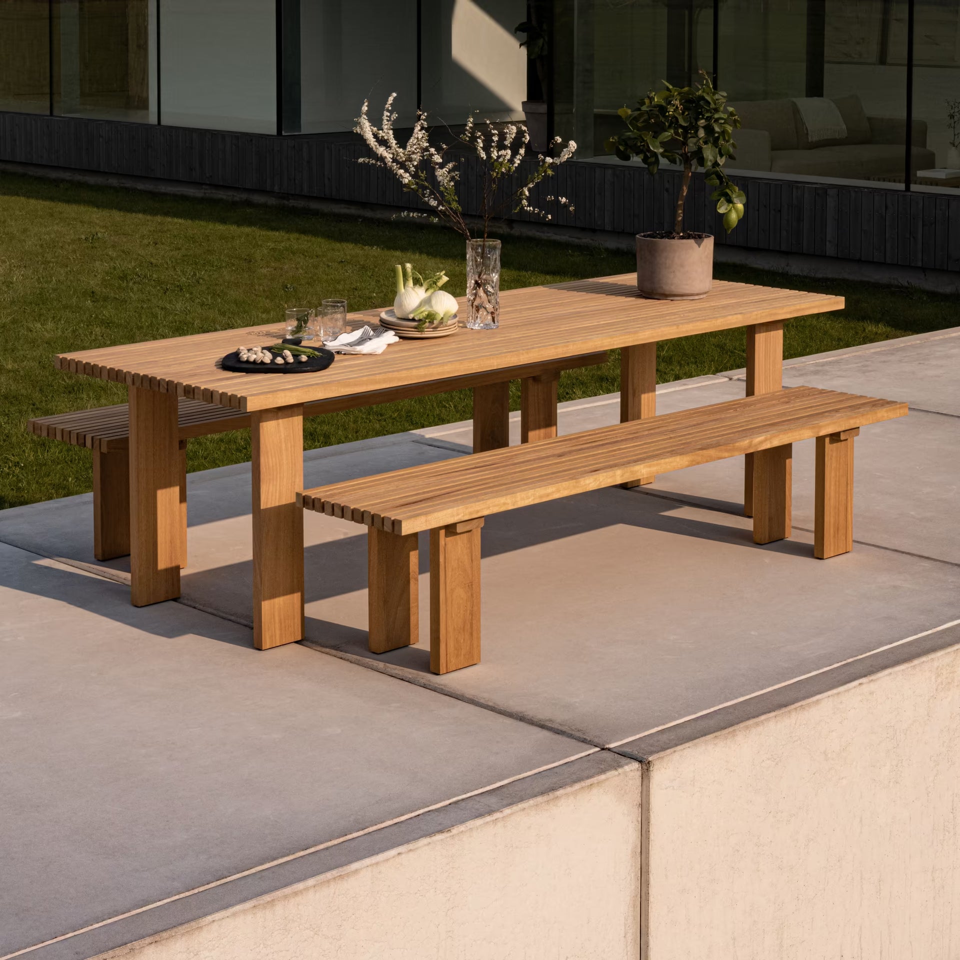 Element Outdoor table