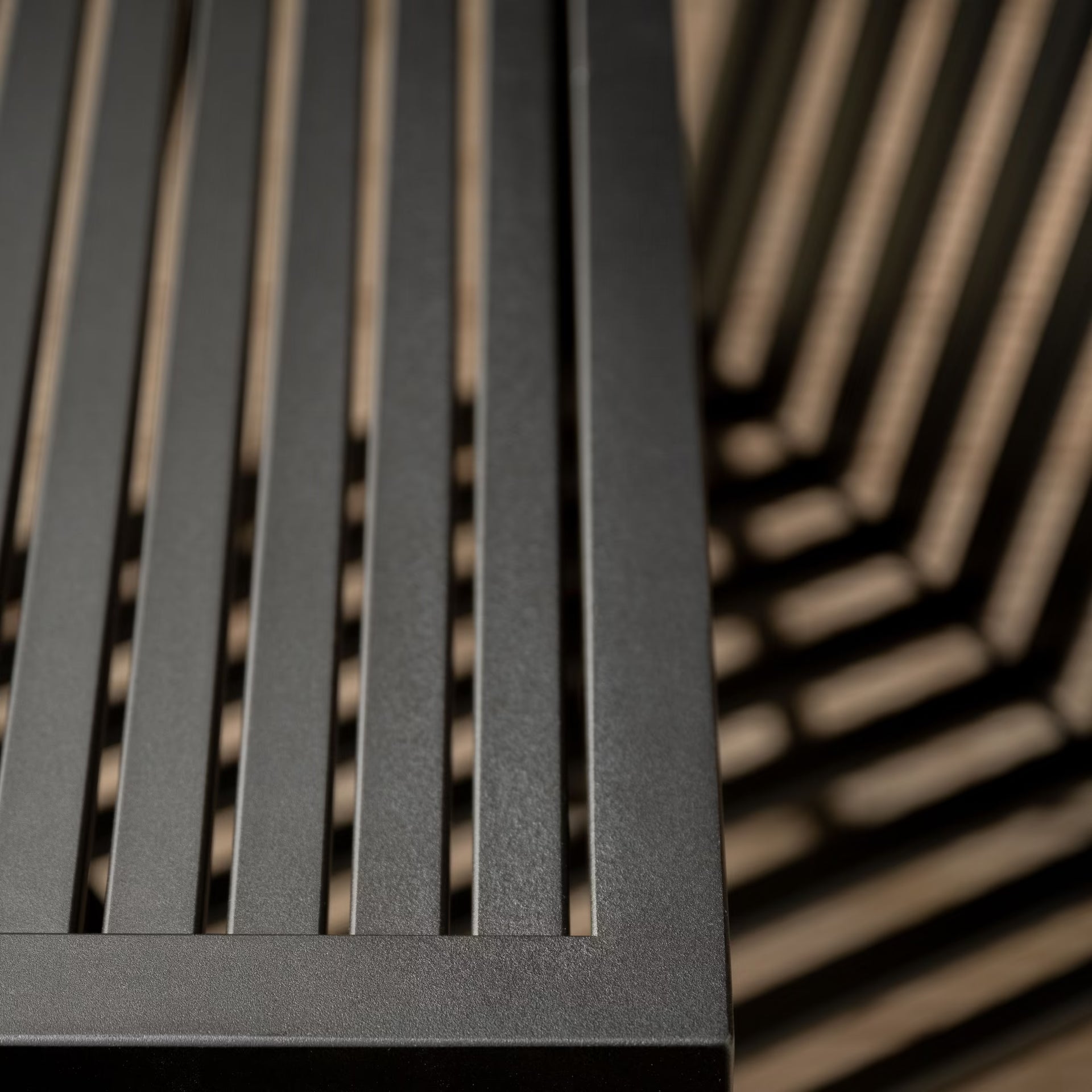 Trace garden table black