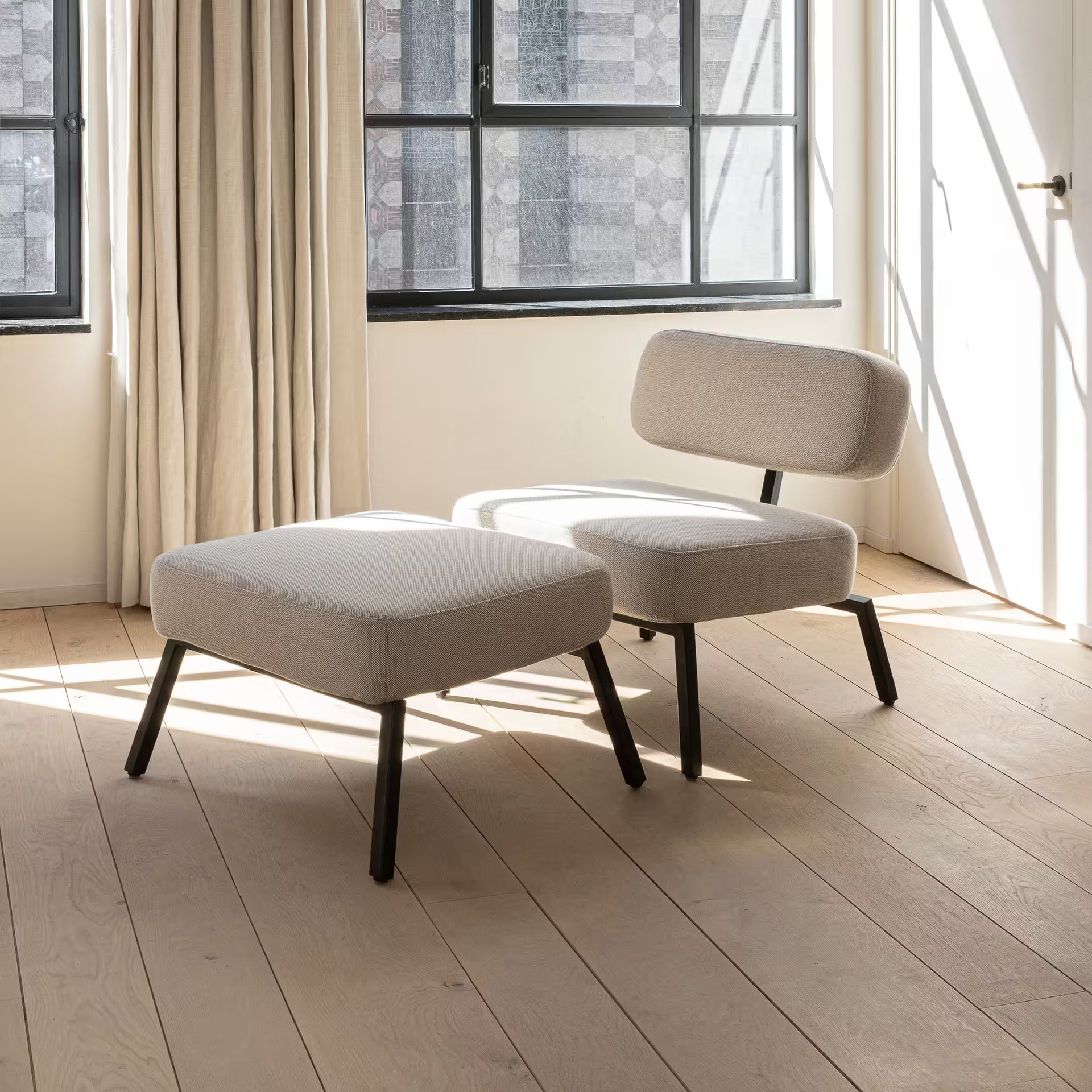 Ode armchair
