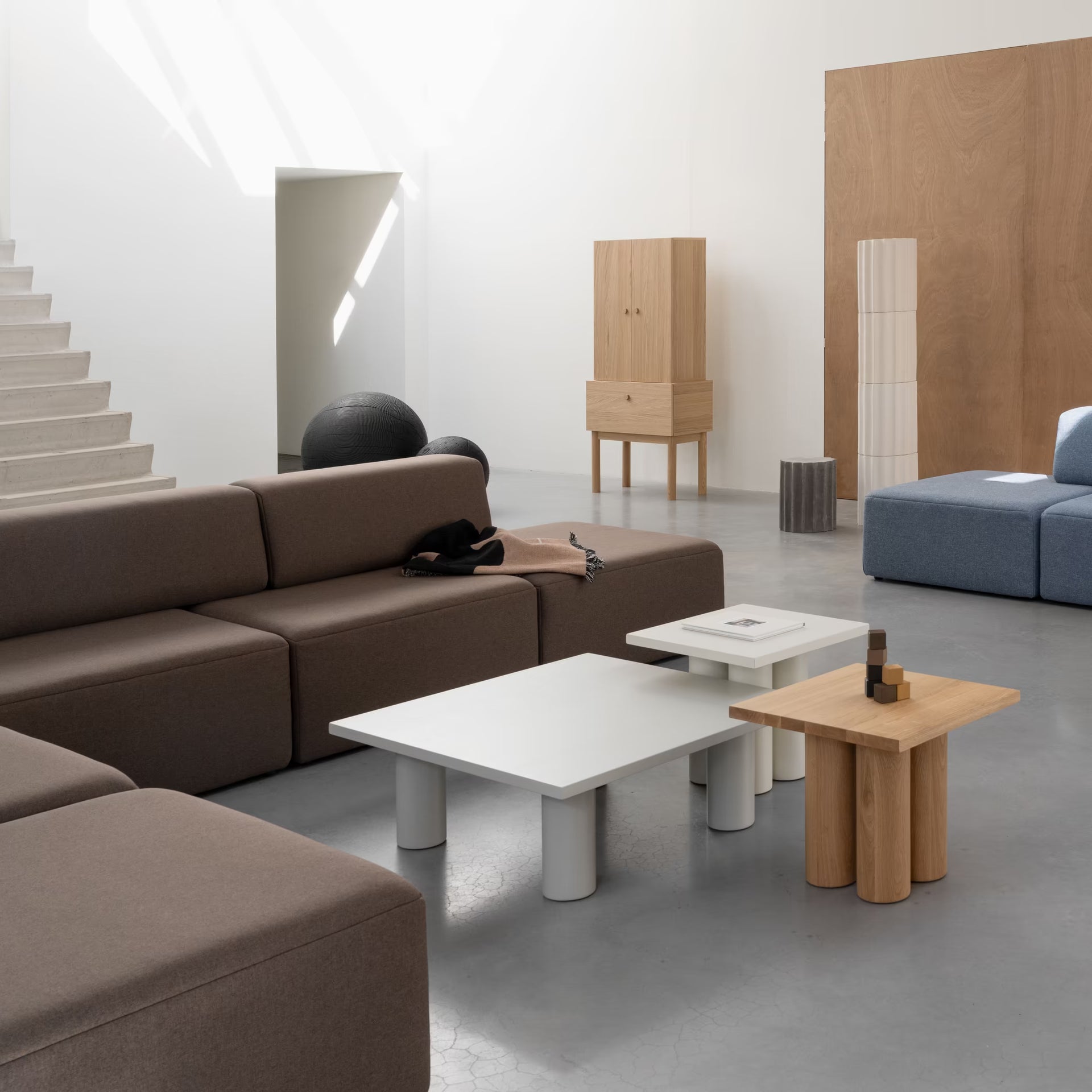 Pillar coffee table