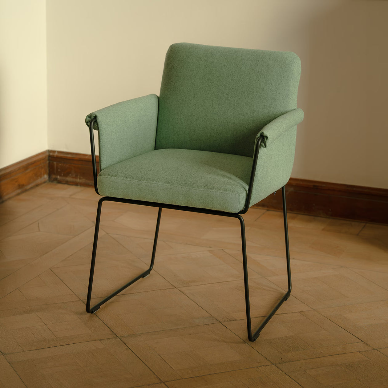 Unfold dining chair with armrest