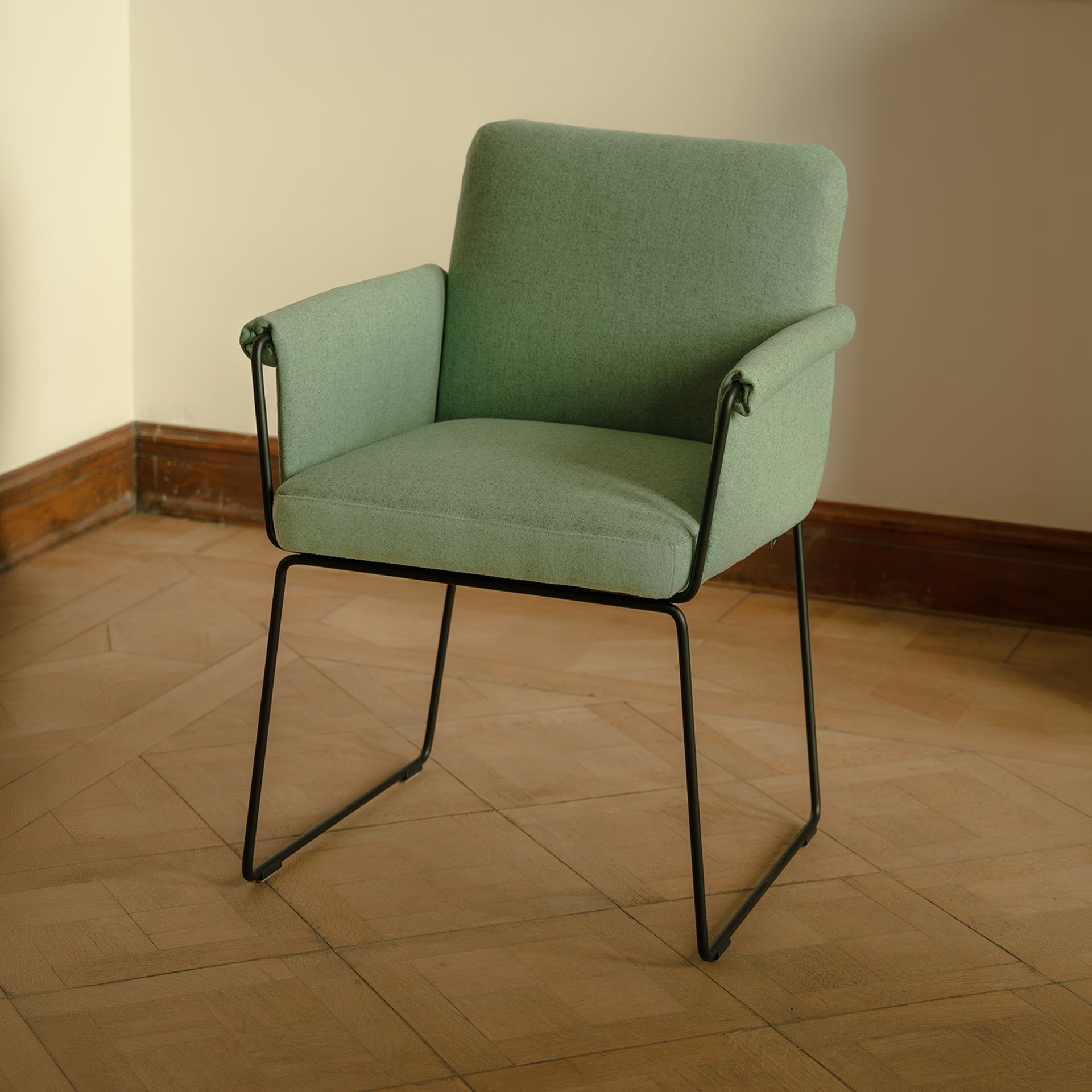 Unfold dining chair with armrest