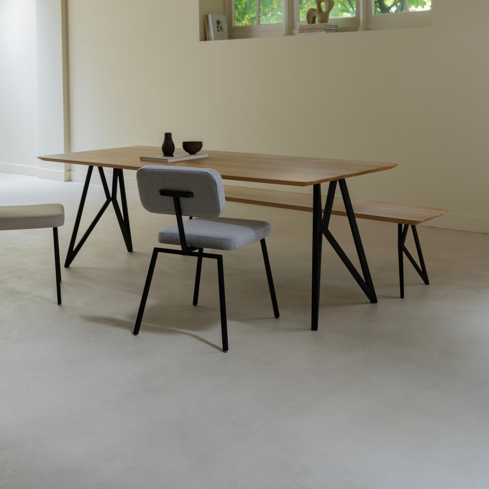 Butterfly Blob HPL Fenix Castoro Ottawa Steel black powder coating dining table