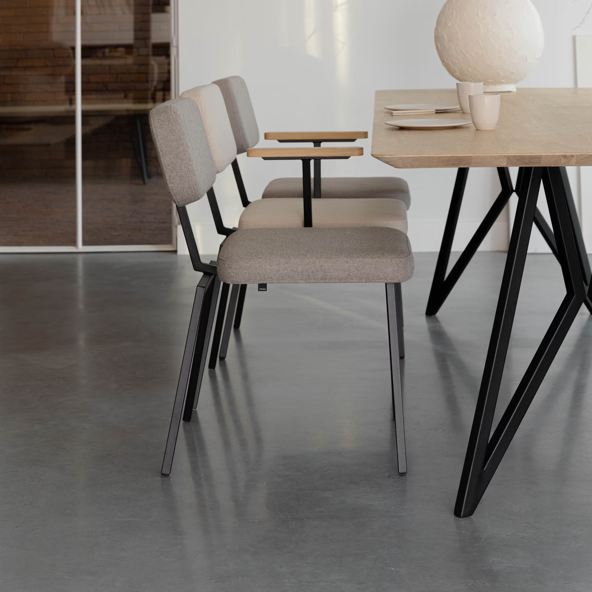 Butterfly Blob HPL Fenix Castoro Ottawa Steel black powder coating dining table