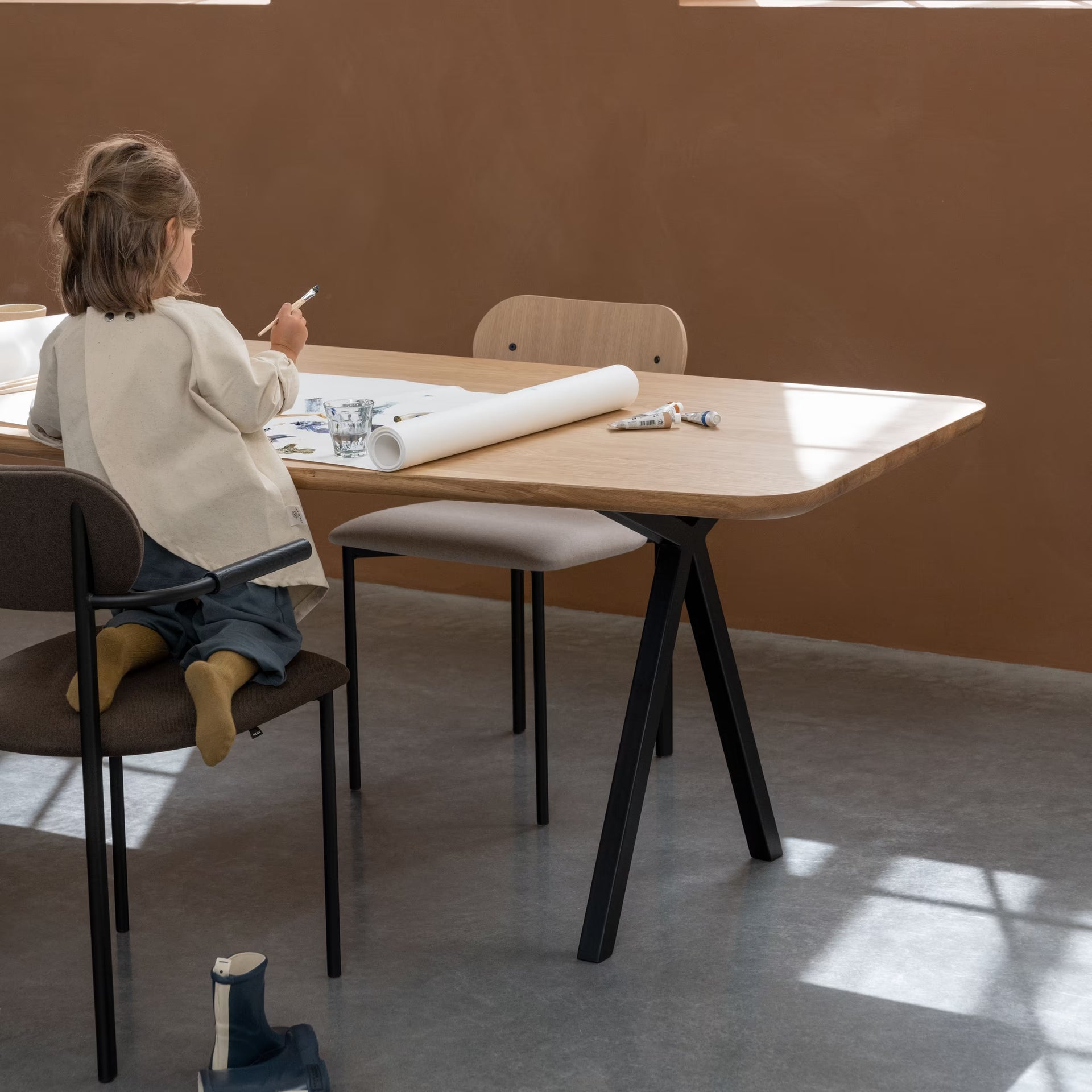 Slim X-type Blob Oak hardwax oil natural light Steel black powder-coated dining table