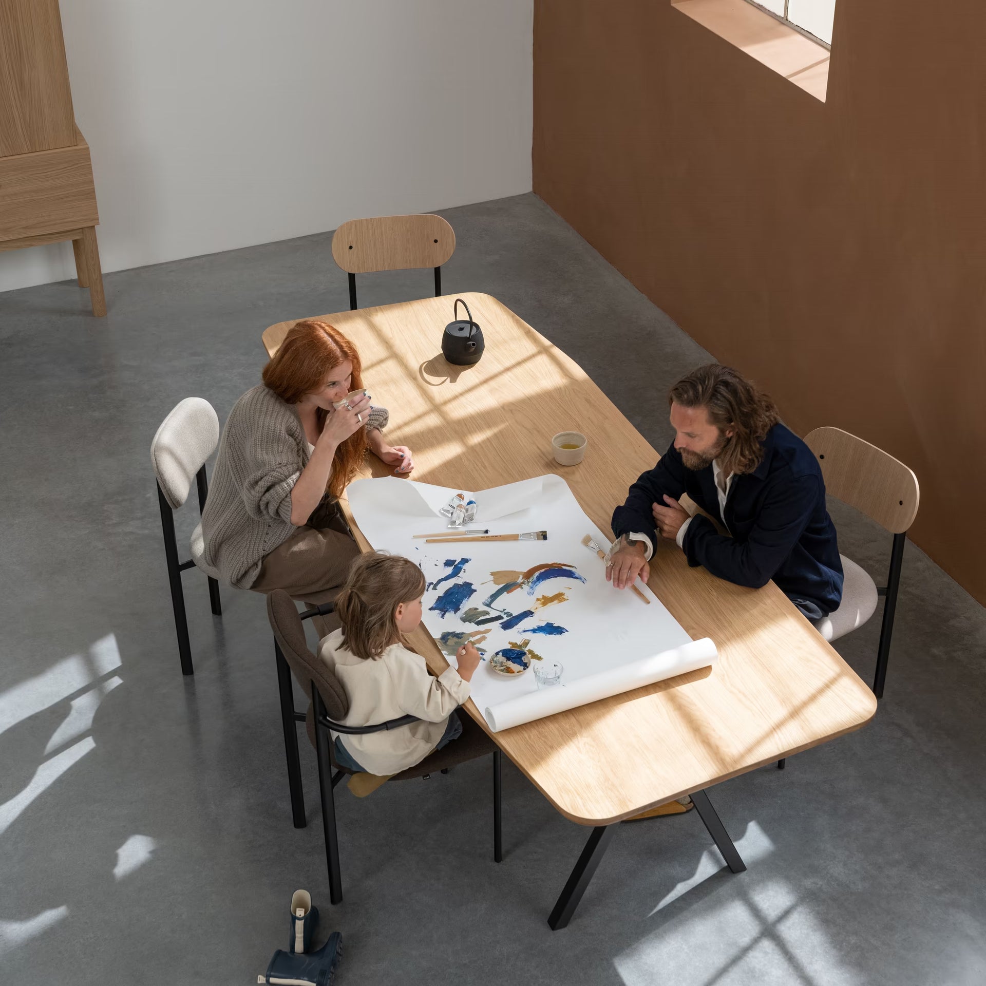 Slim X-type Blob Oak hardwax oil natural light Steel black powder-coated dining table