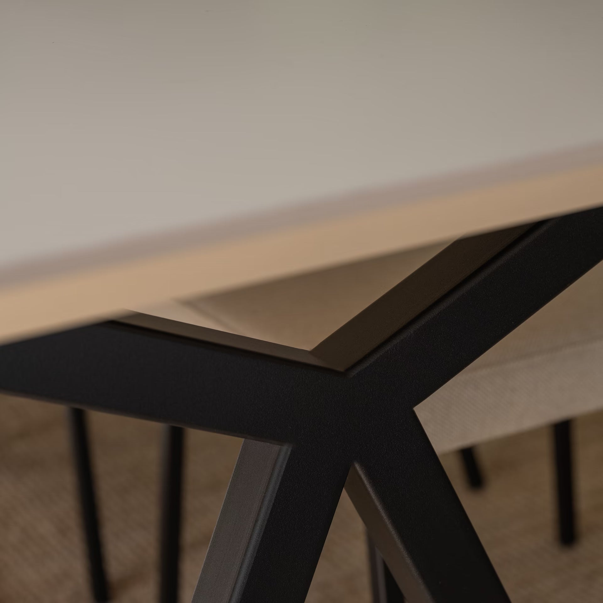 Slim X-type Blob Oak hardwax oil natural light Steel black powder-coated dining table