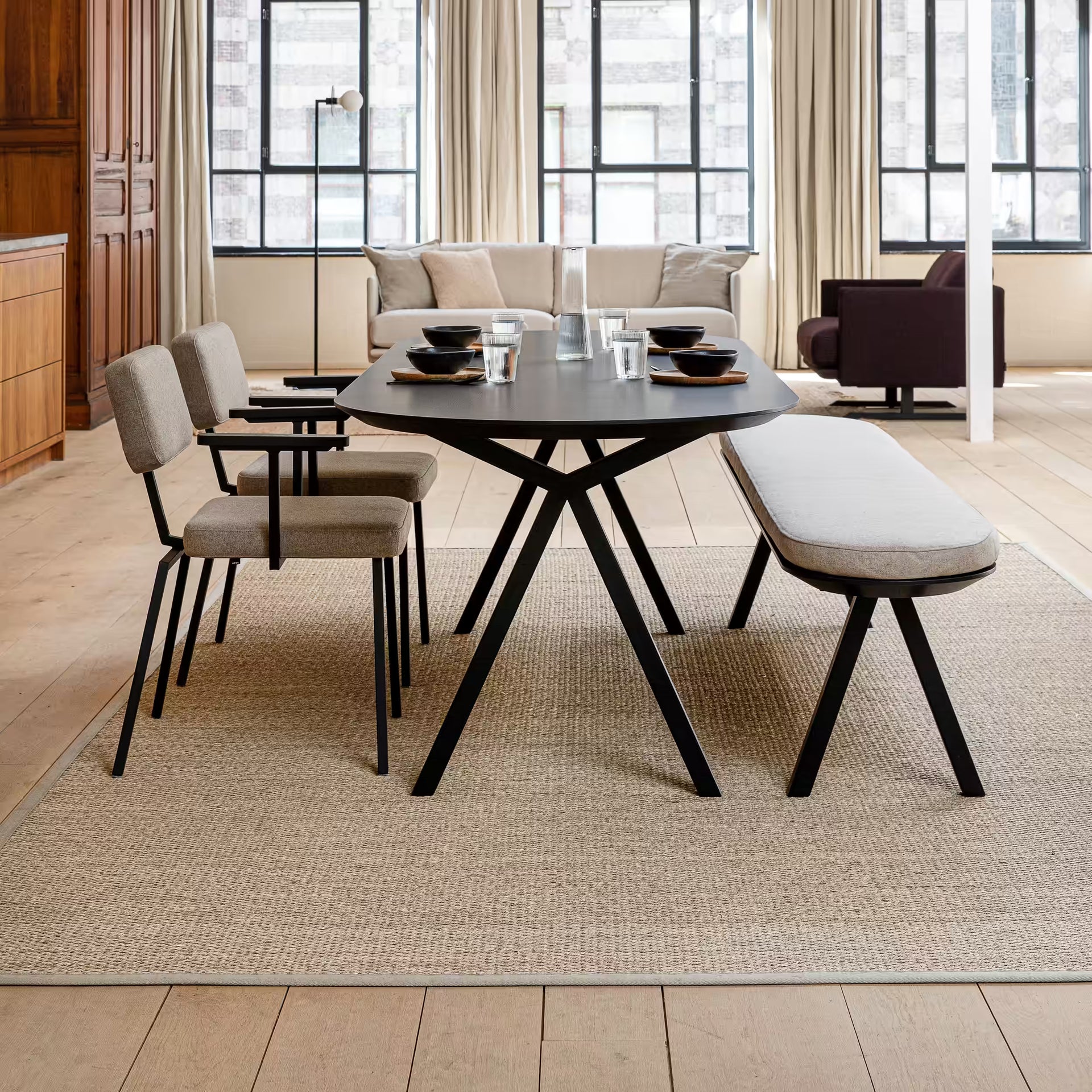 Slim X-type Blob Oak hardwax oil natural light Steel black powder-coated dining table