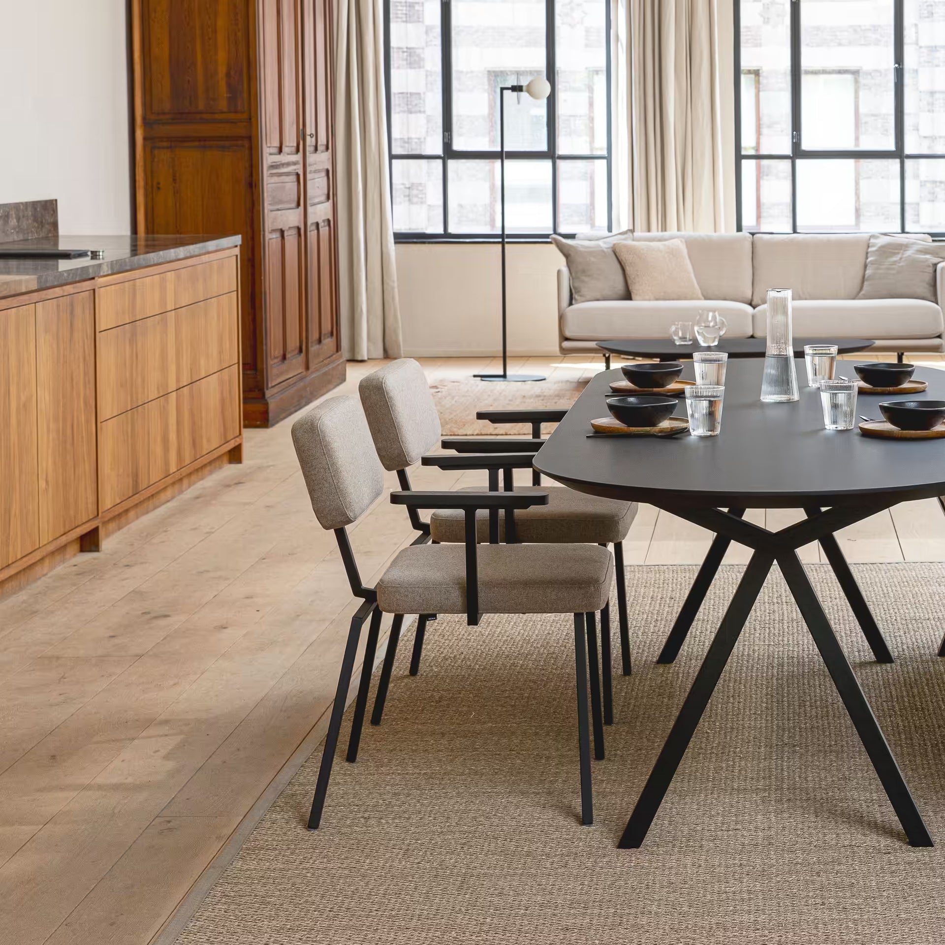 Slim X-type Blob Oak hardwax oil natural light Steel black powder-coated dining table