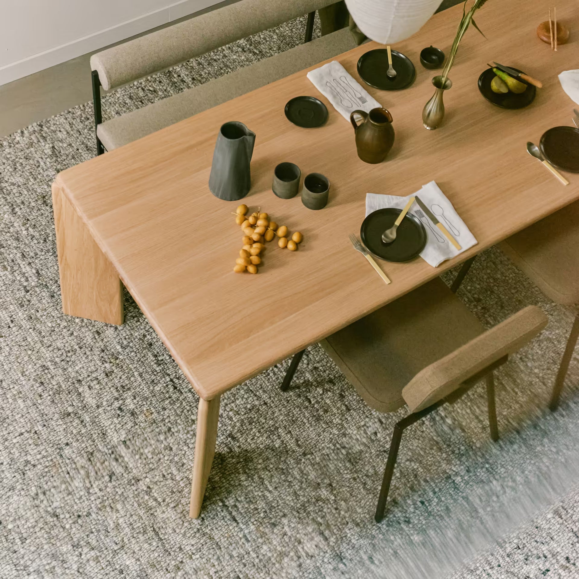 Soft Quadpod Round Oak Smoked Stain Dining Table