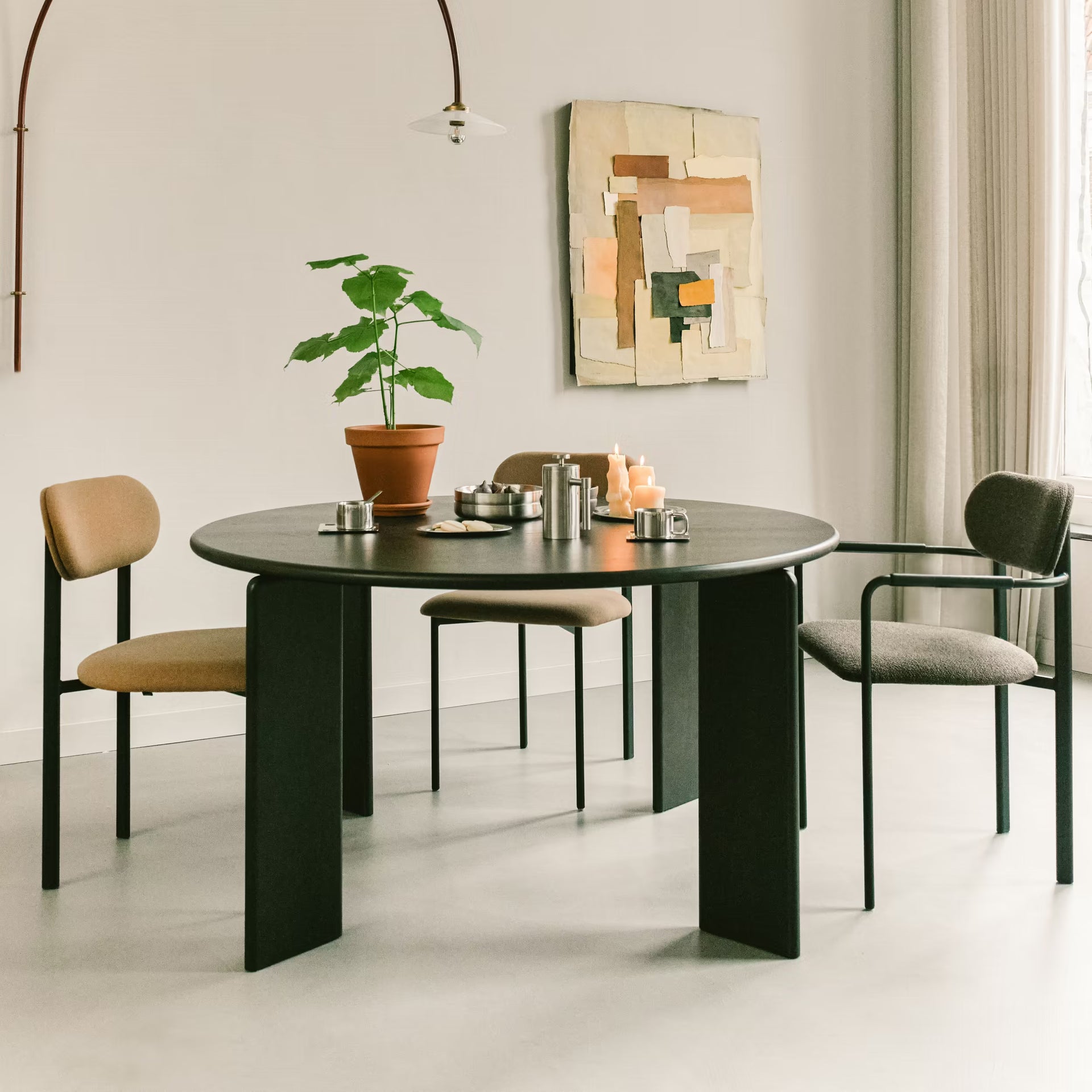 Soft Quadpod Round Oak Smoked Stain Dining Table