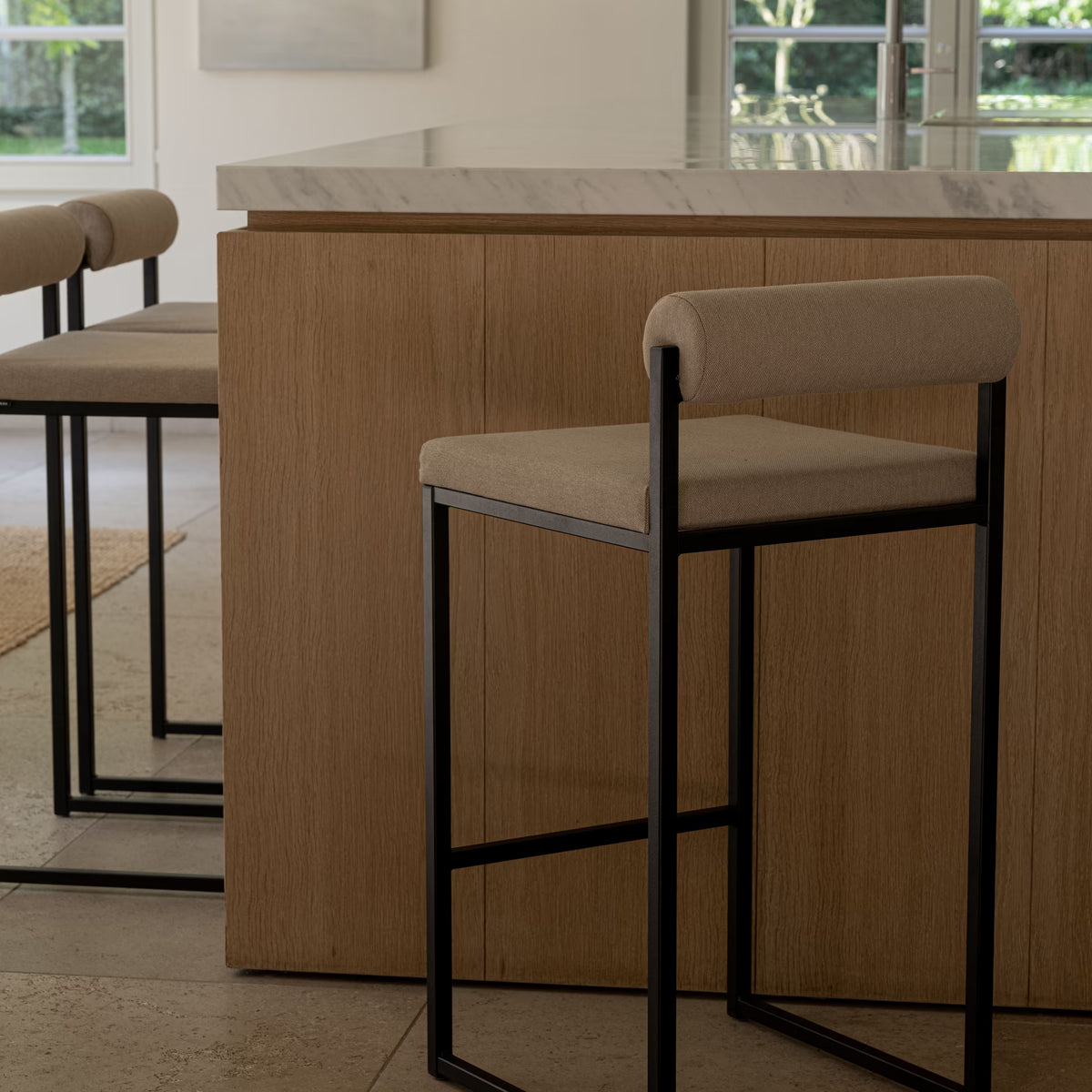 Bolster bar stool 650
