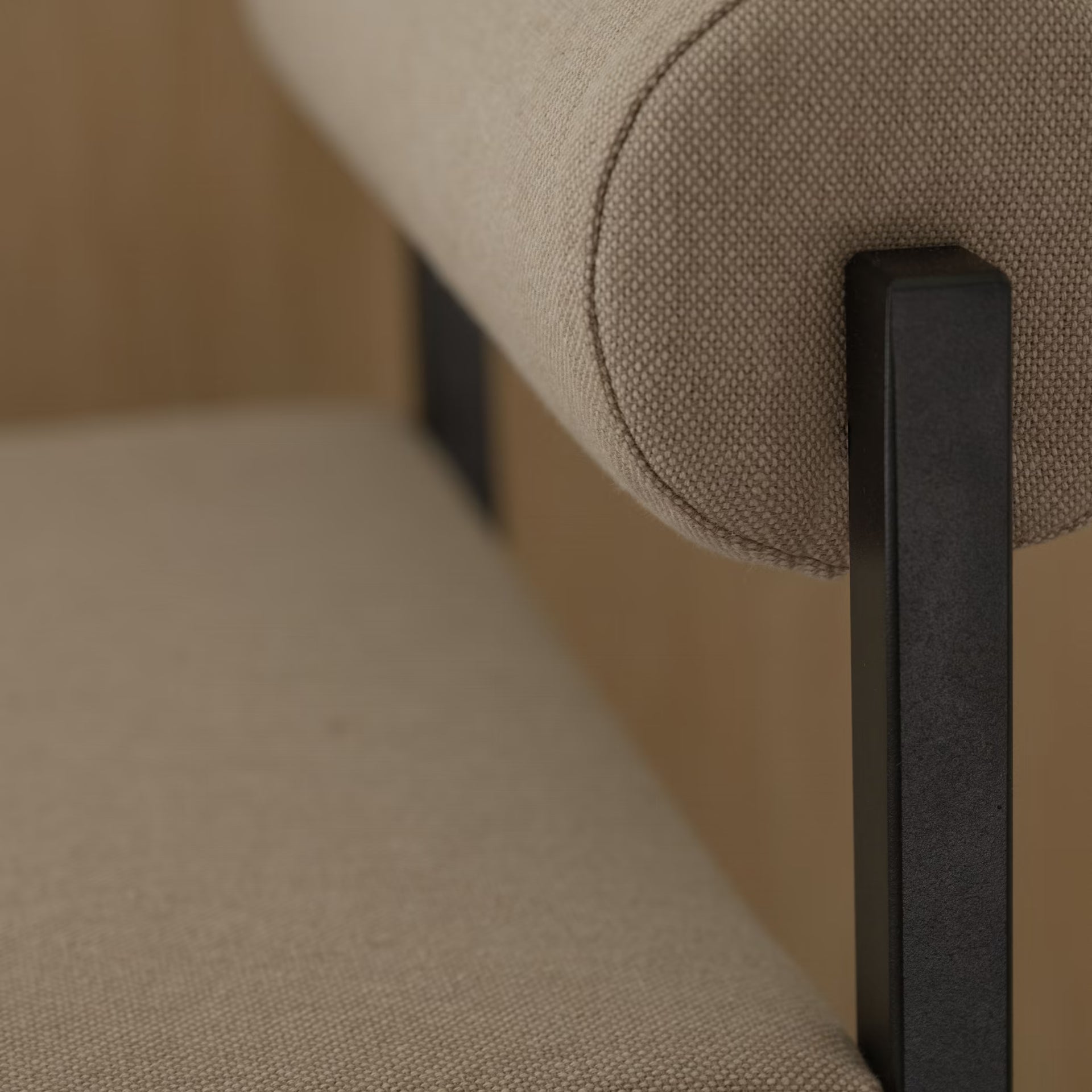 Bolster bar stool 650