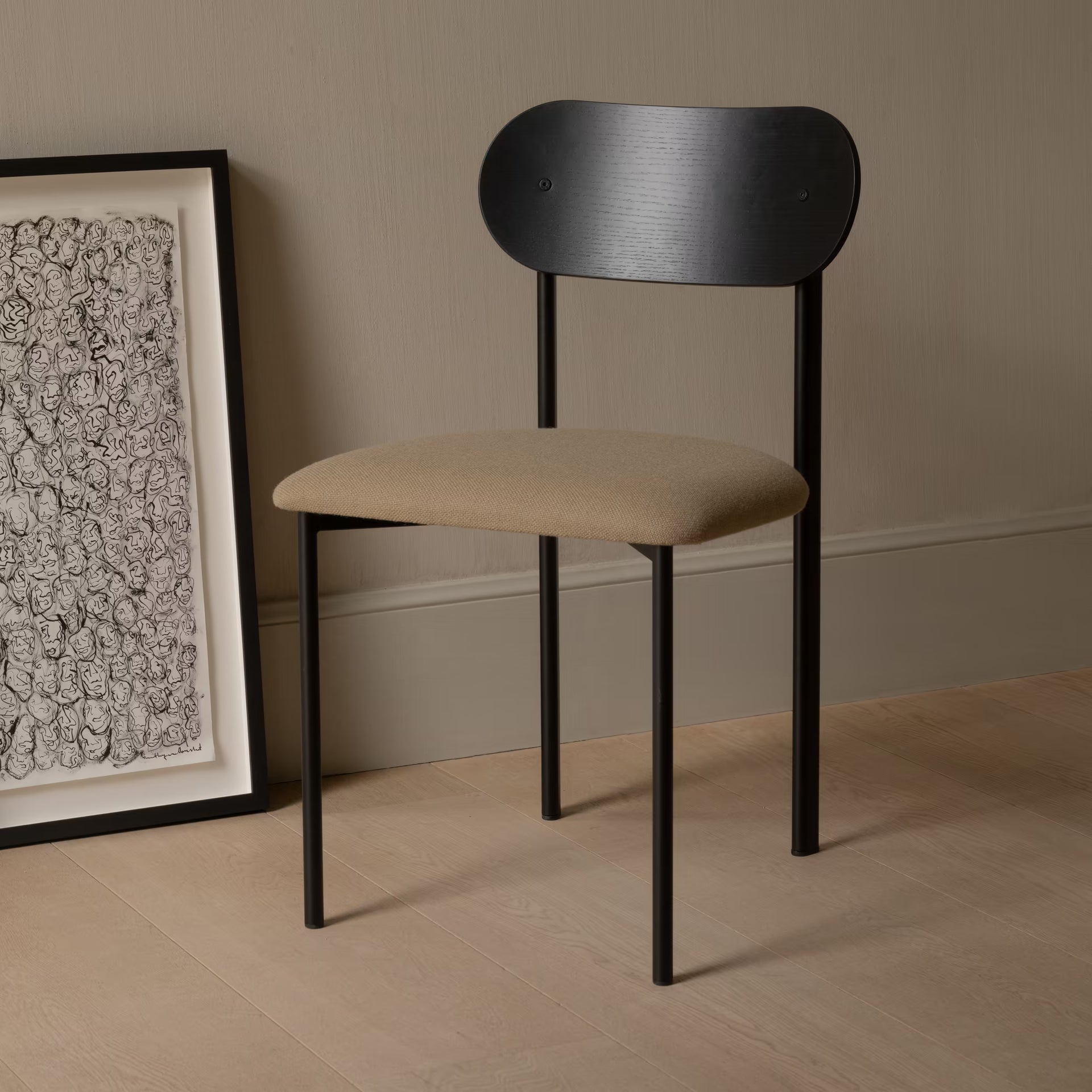 Oblique dining chair with armrest